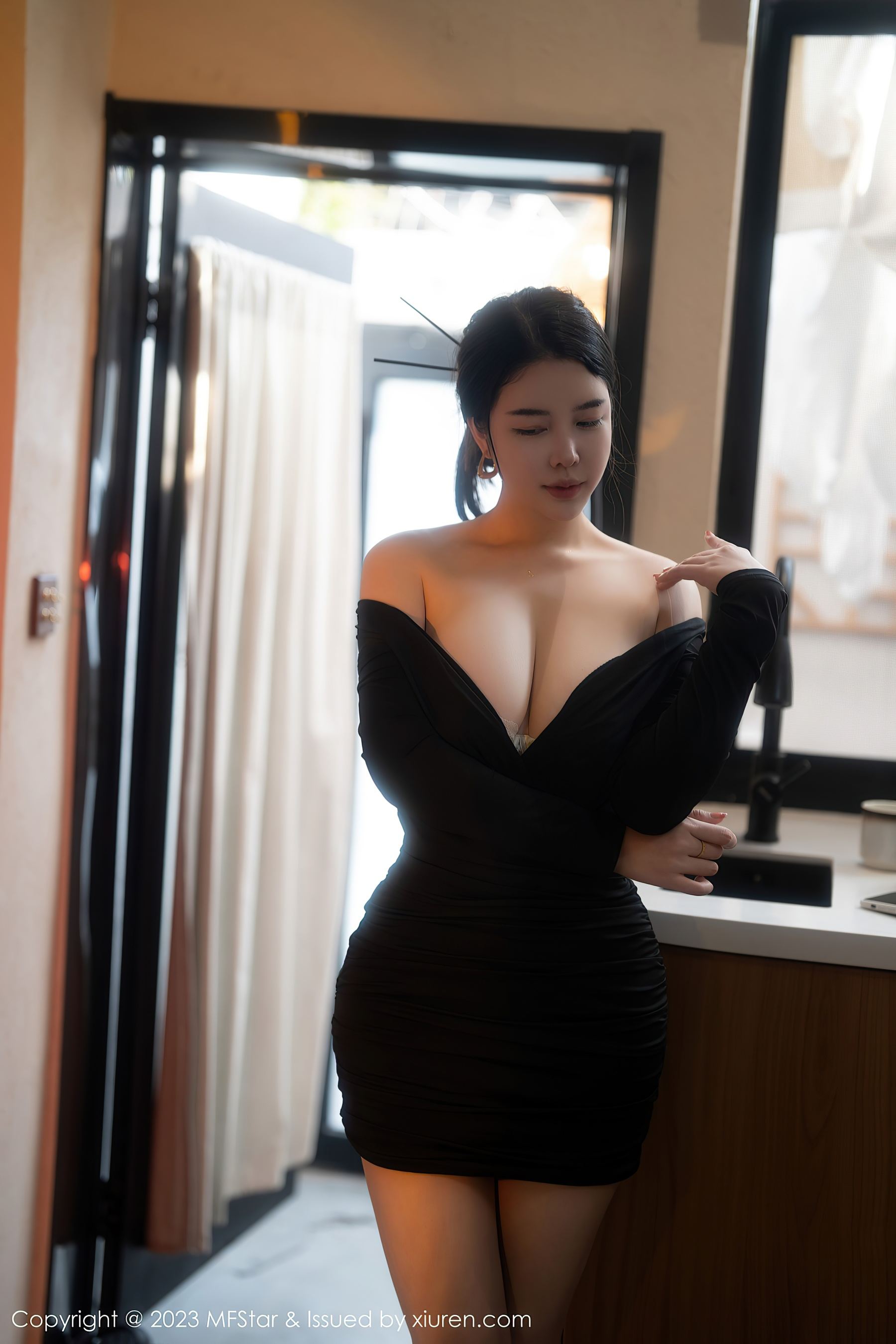 模范学院 VOL.596 樱桃小犊子 丰腴美臀