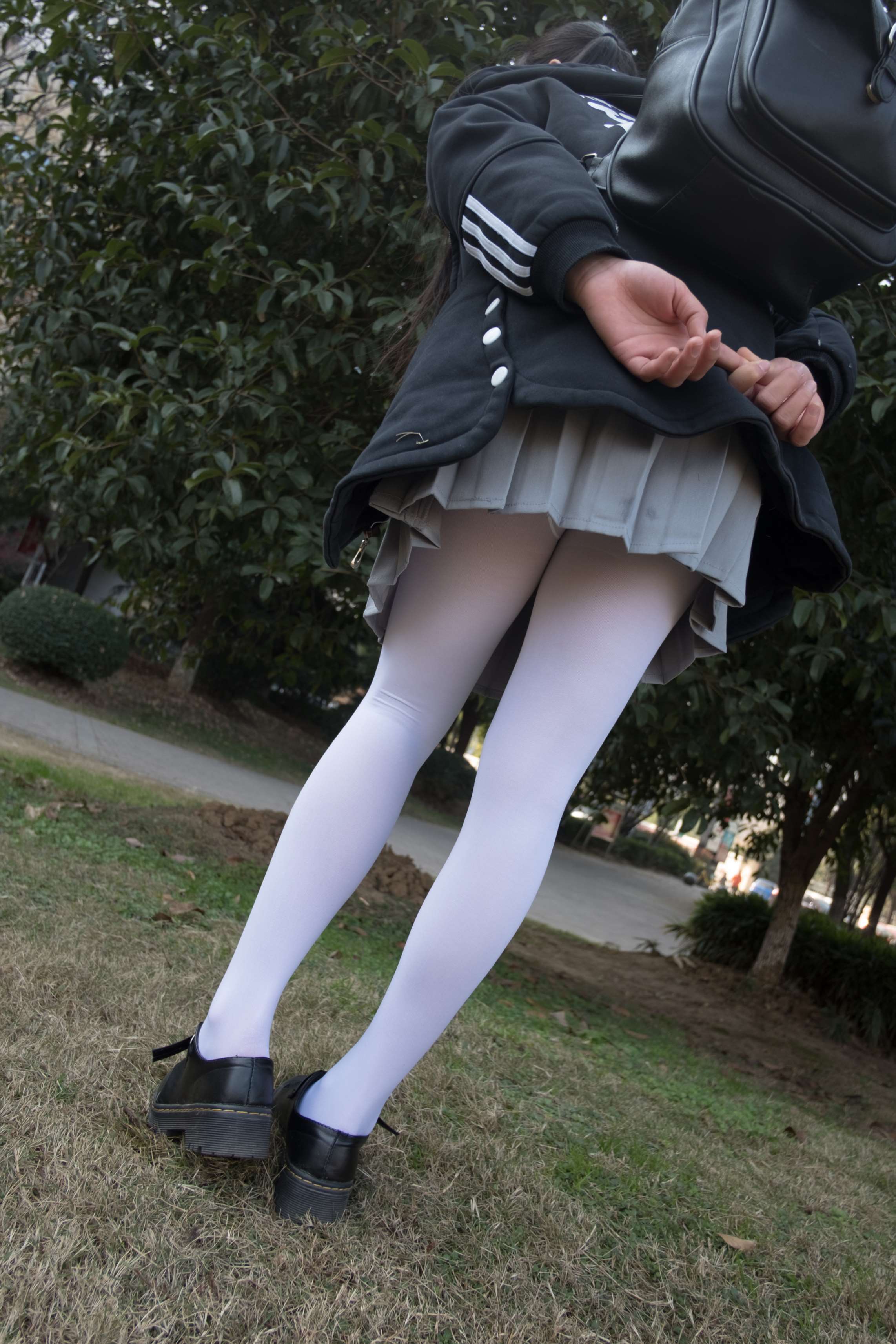 BETA-012 户外丝足秀 [63P-407MB]