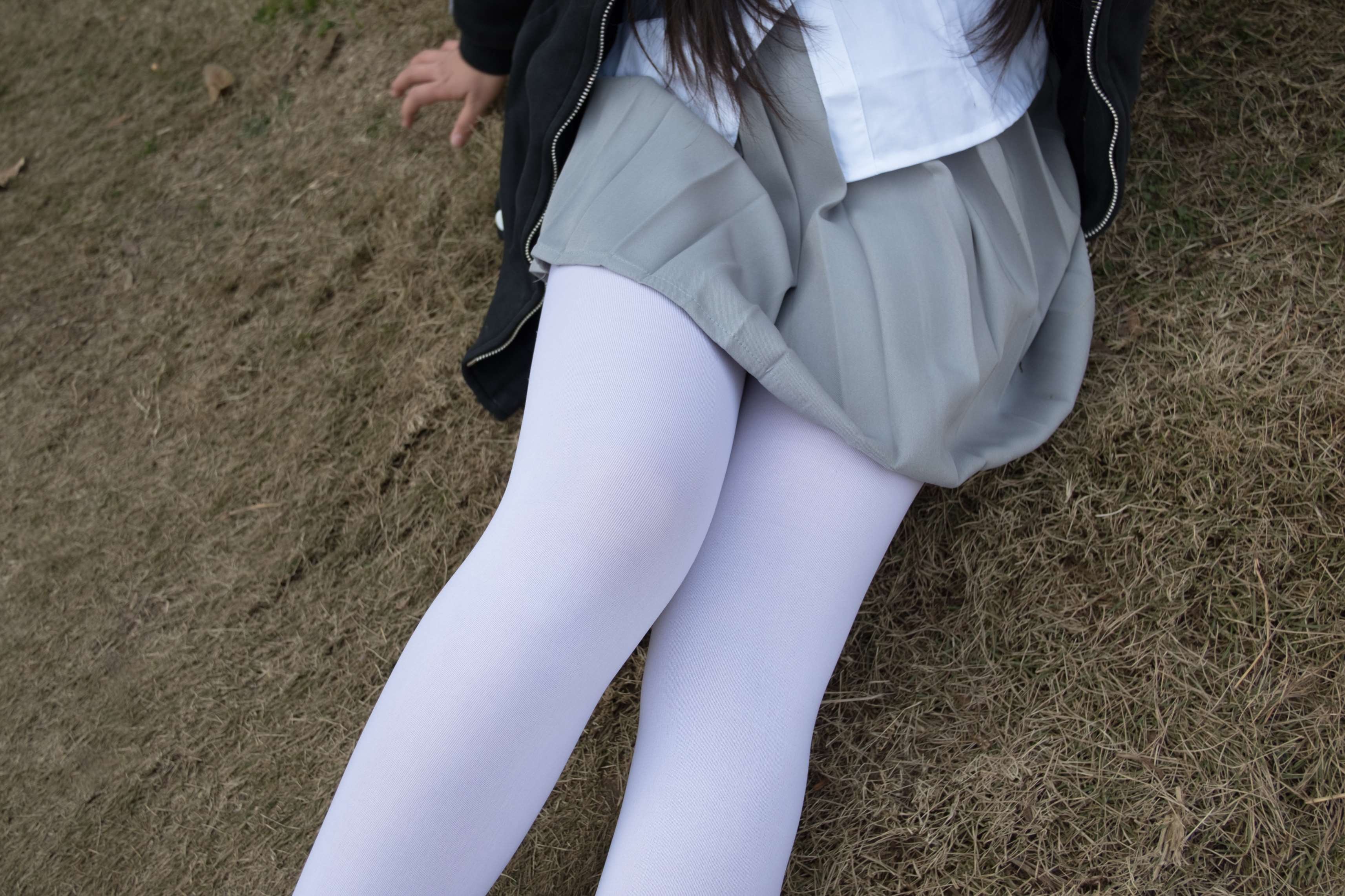 BETA-012 户外丝足秀 [63P-407MB]