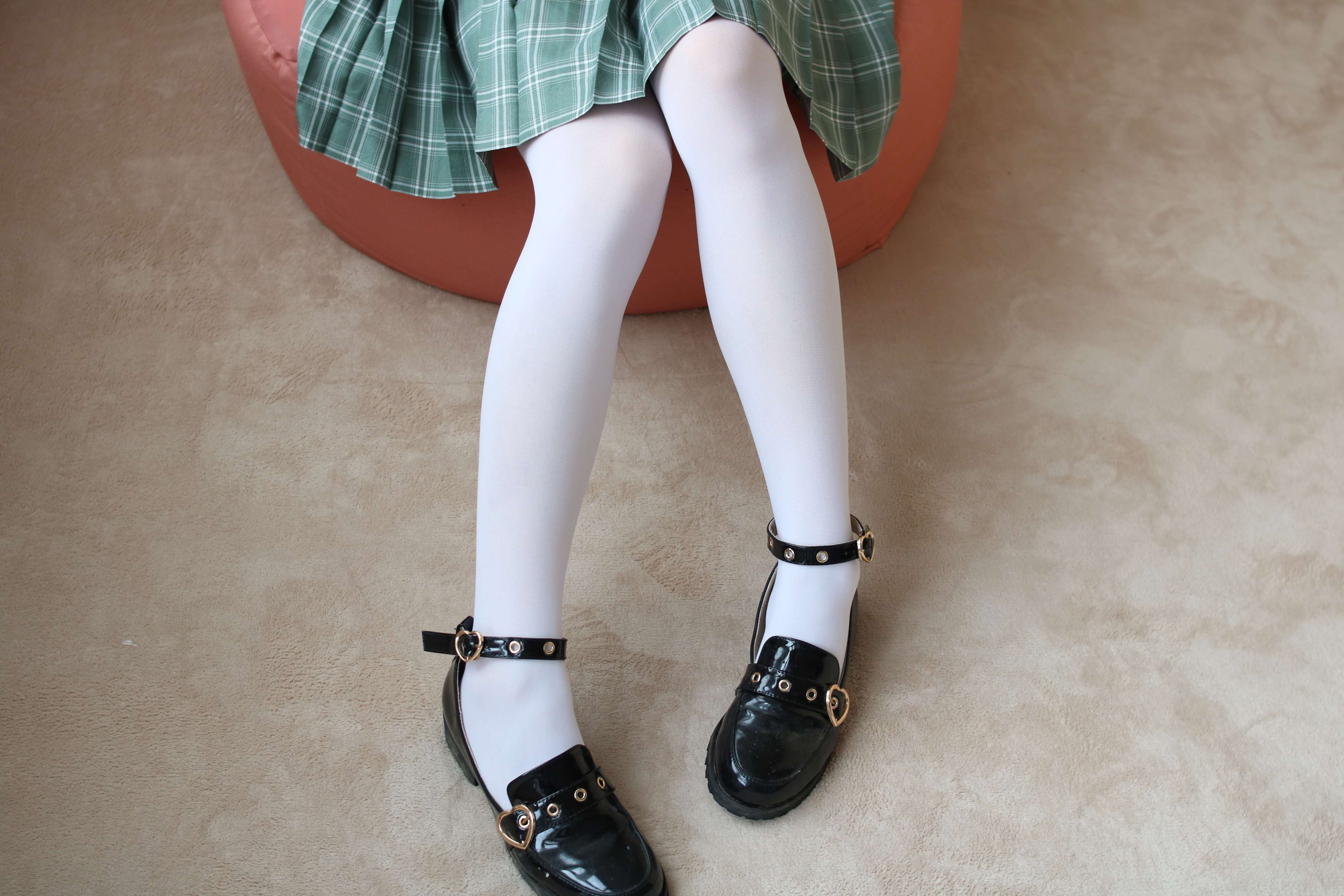 BETA-023 JK白丝少女的美足 [225P-1.77GB]