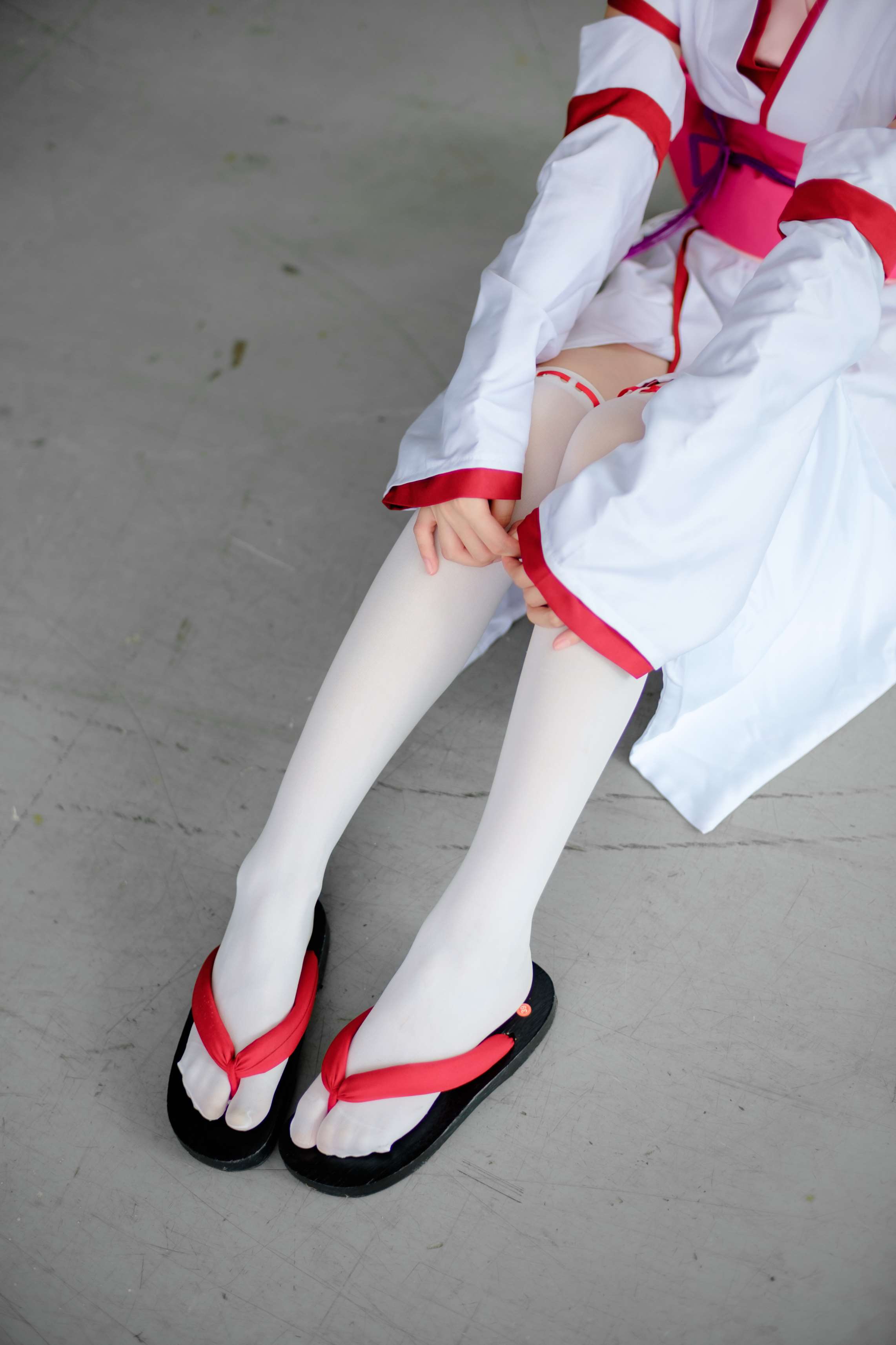 FREE-002 漫展cosplay白丝长腿特写 [15P-79MB]