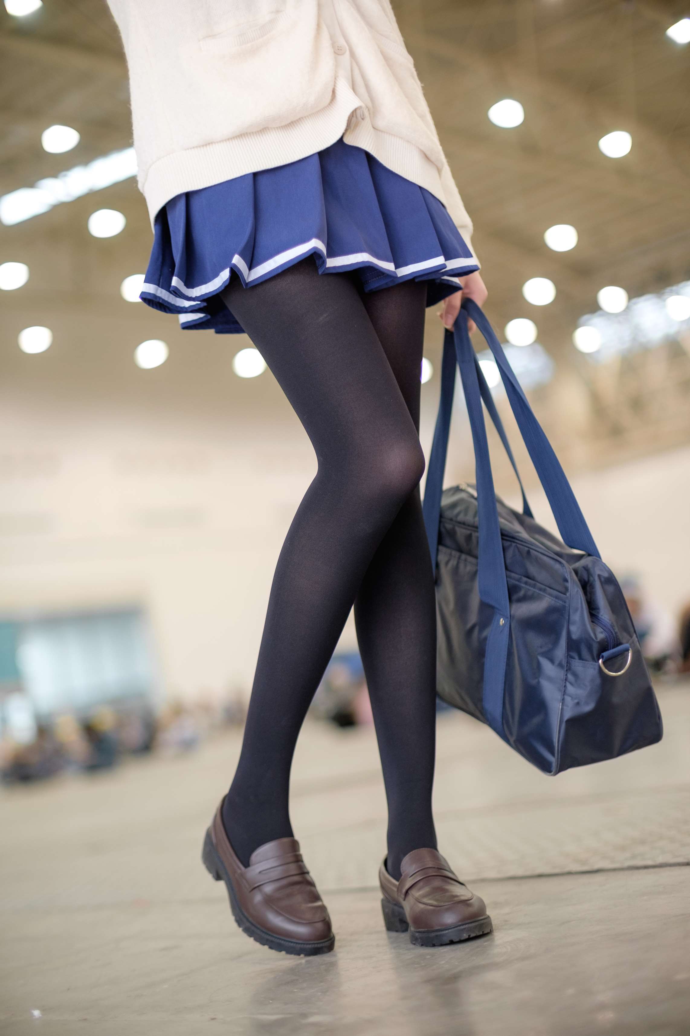 FREE-004 俏皮女孩JK制服 [24P-163MB]