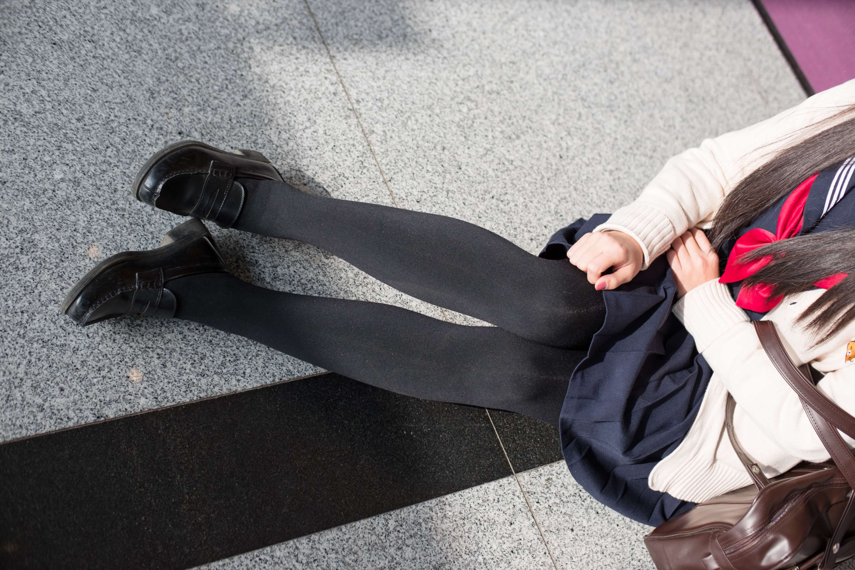 FREE-007 白丝+黑丝短裙制服装室外[83P-563MB]