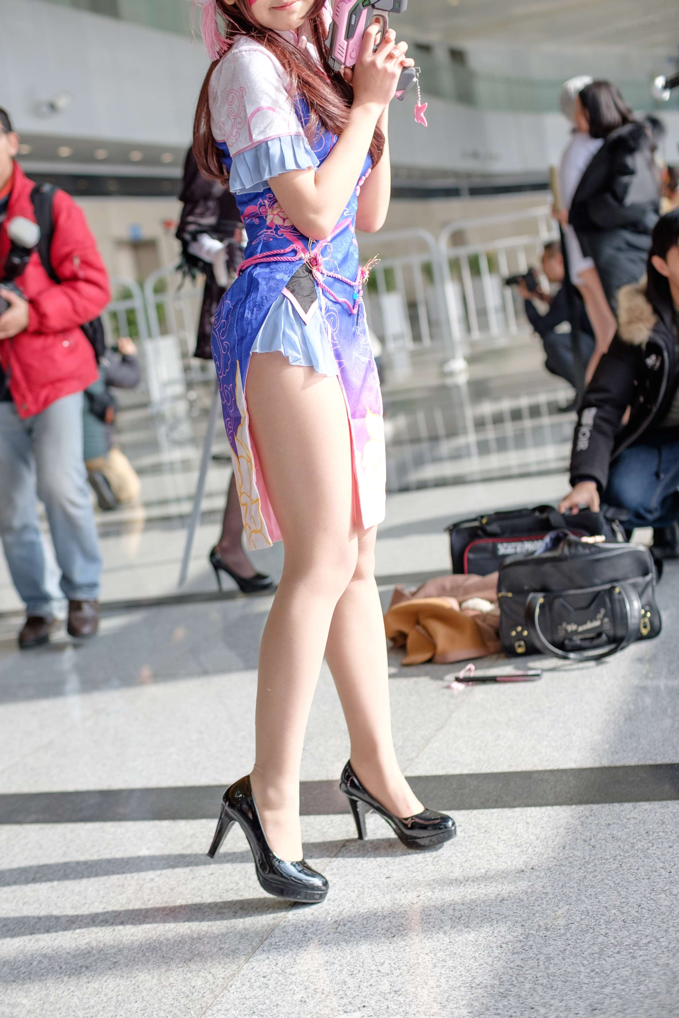 FREE-007 白丝+黑丝短裙制服装室外[83P-563MB]