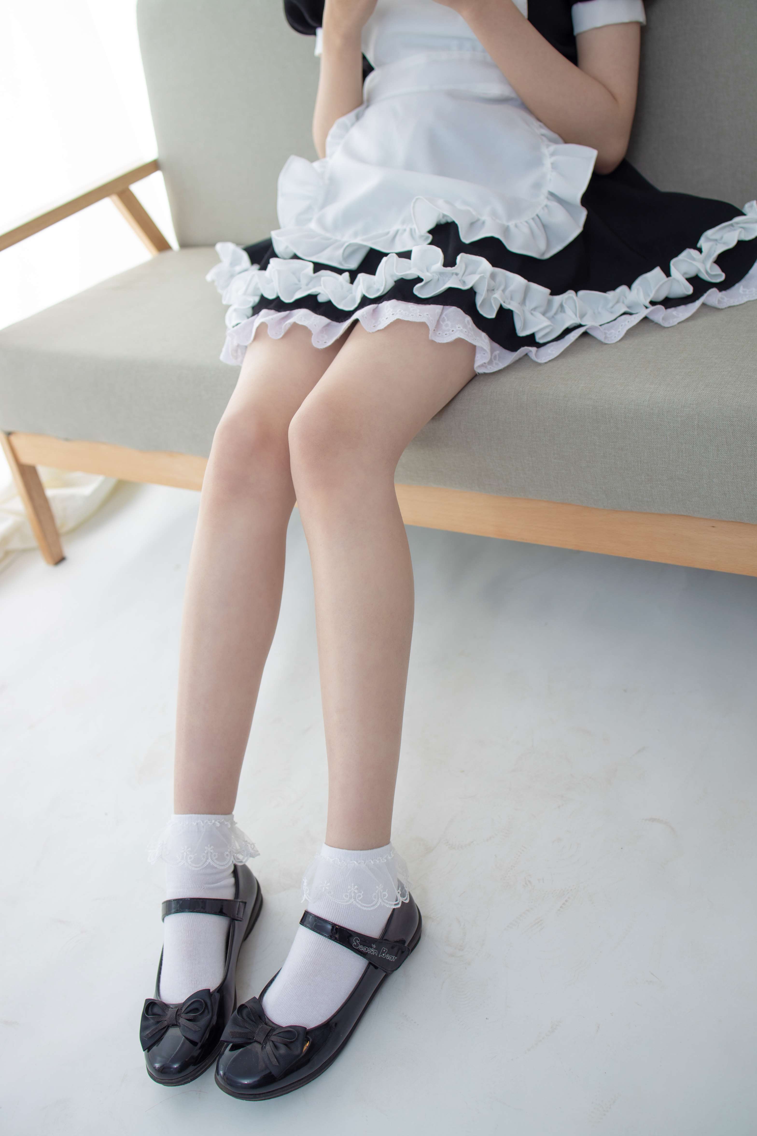 JKFUN-051 Aika 百圆定制2-2 蕾丝花边短袜女仆 [32P+1V-2.06G]