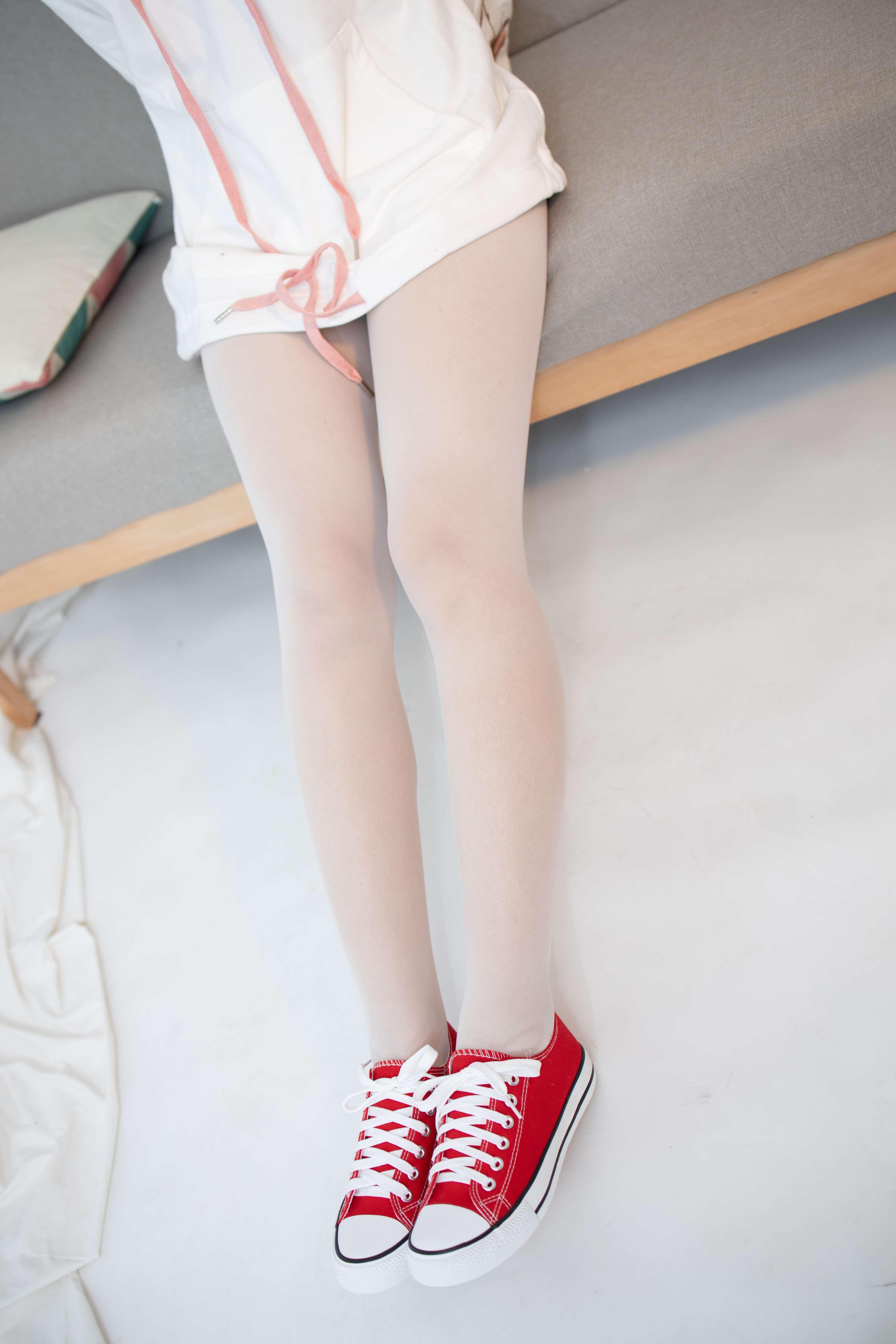 JKFUN-054 小夜 13D白丝 红色帆布鞋定制 [50P+1V／1.76G]