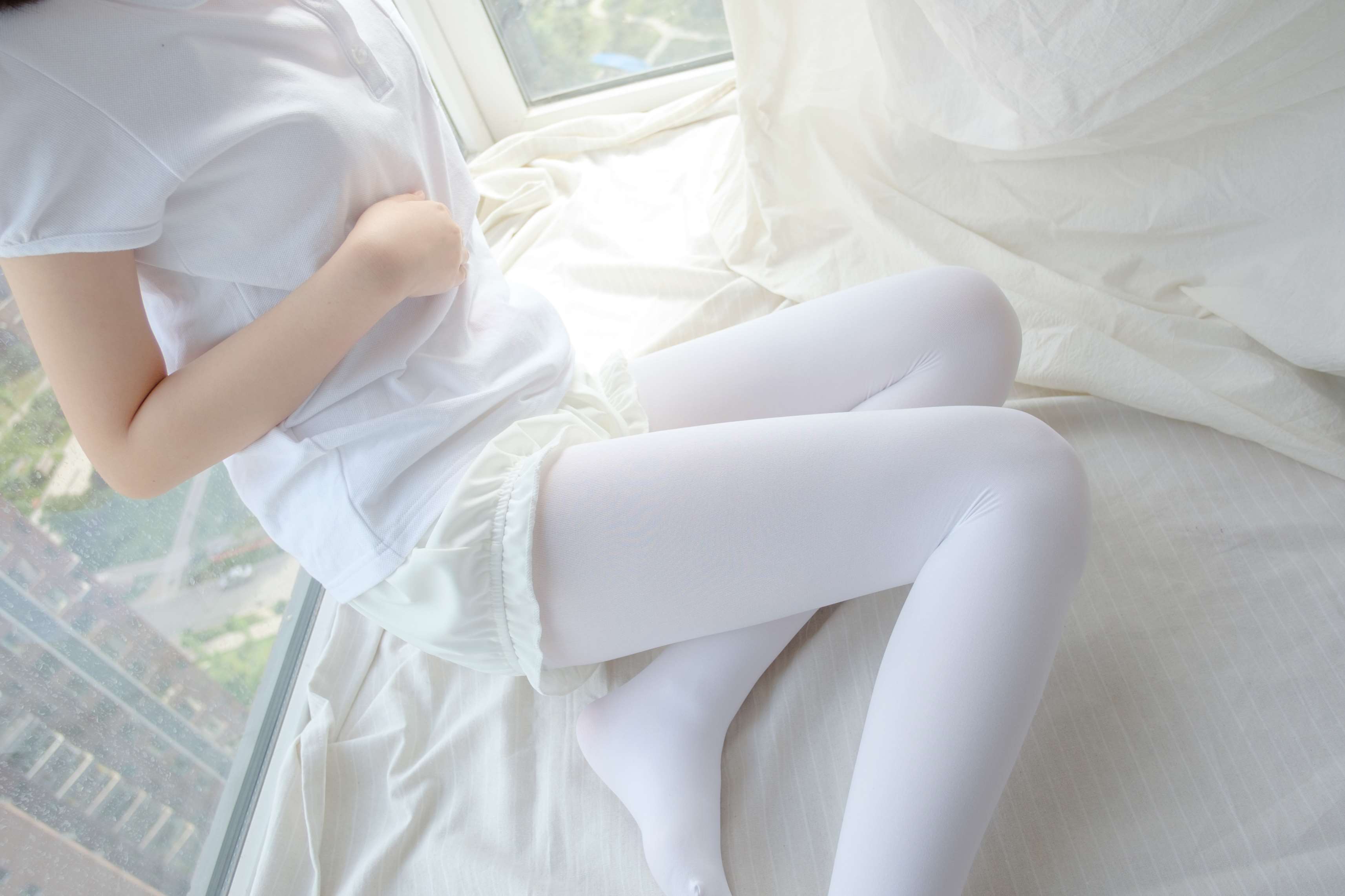 R15-018 窗台上的白丝少女 [86P-486MB]