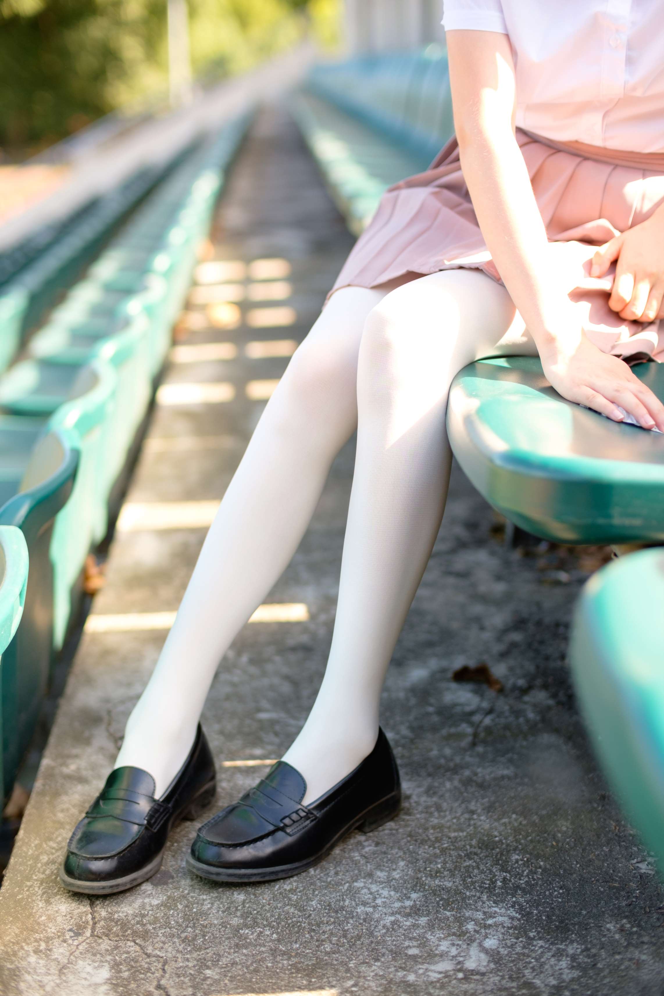 R15-030 操场上的白丝 [67P-416MB]