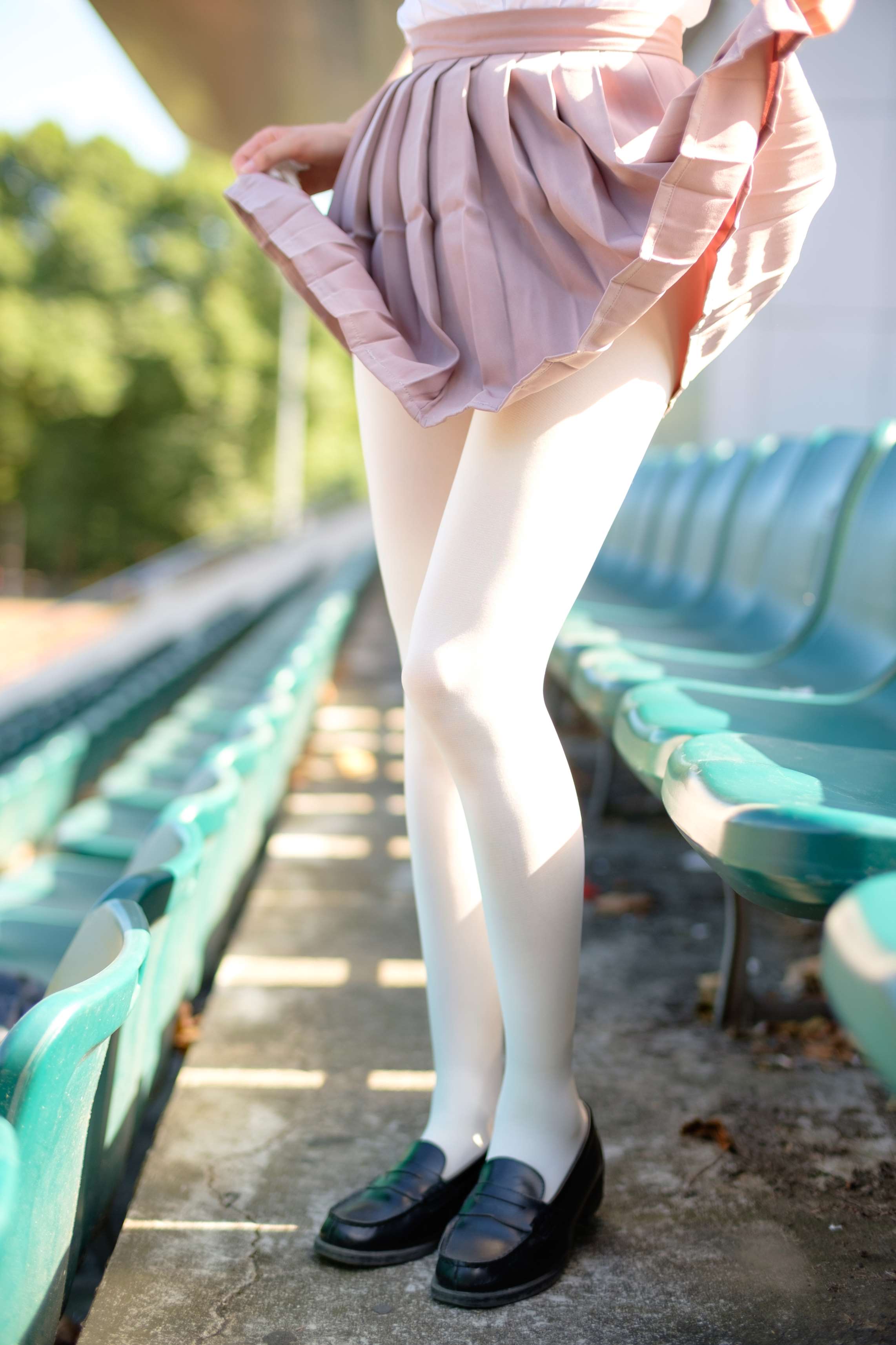 R15-030 操场上的白丝 [67P-416MB]