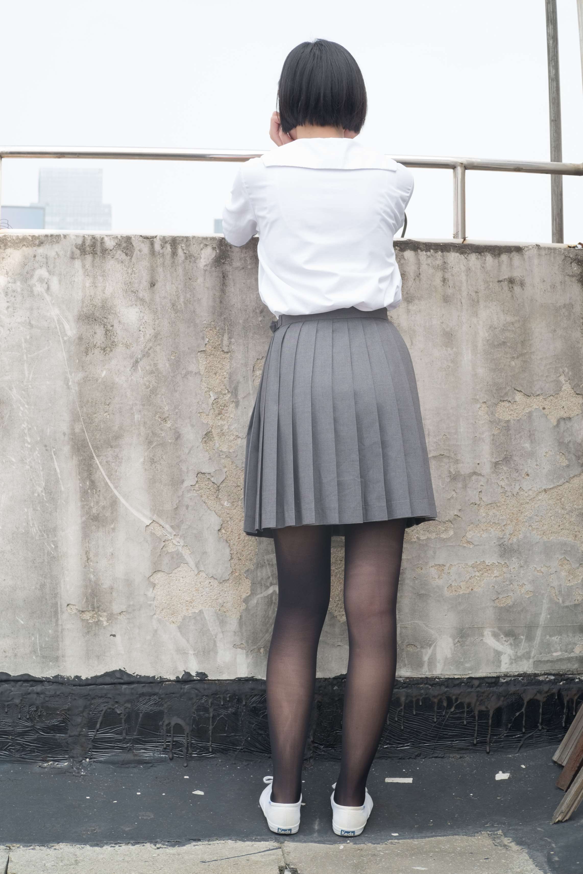 R15-031 天台黑丝 [95P-511MB]