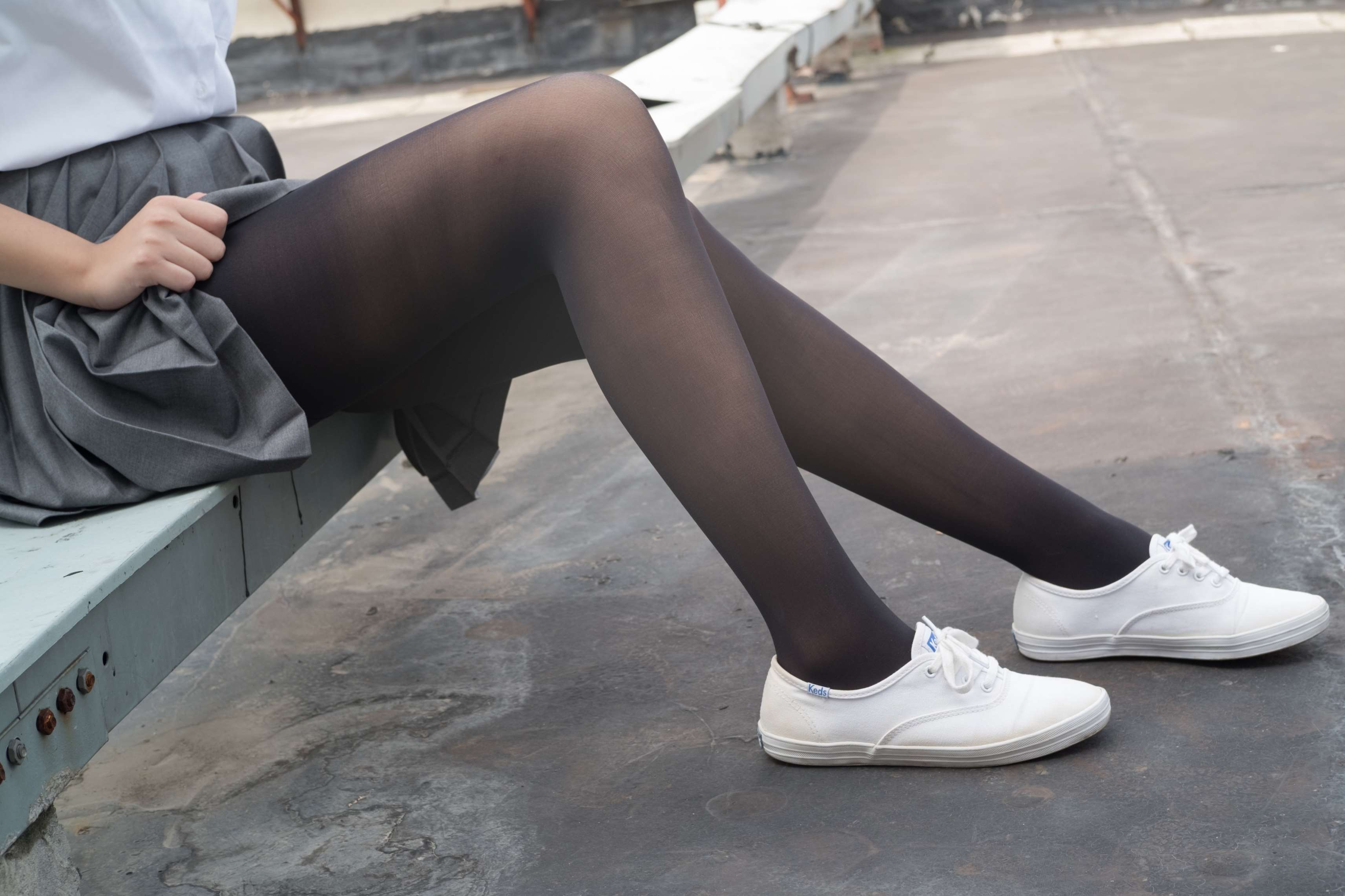 R15-031 天台黑丝 [95P-511MB]