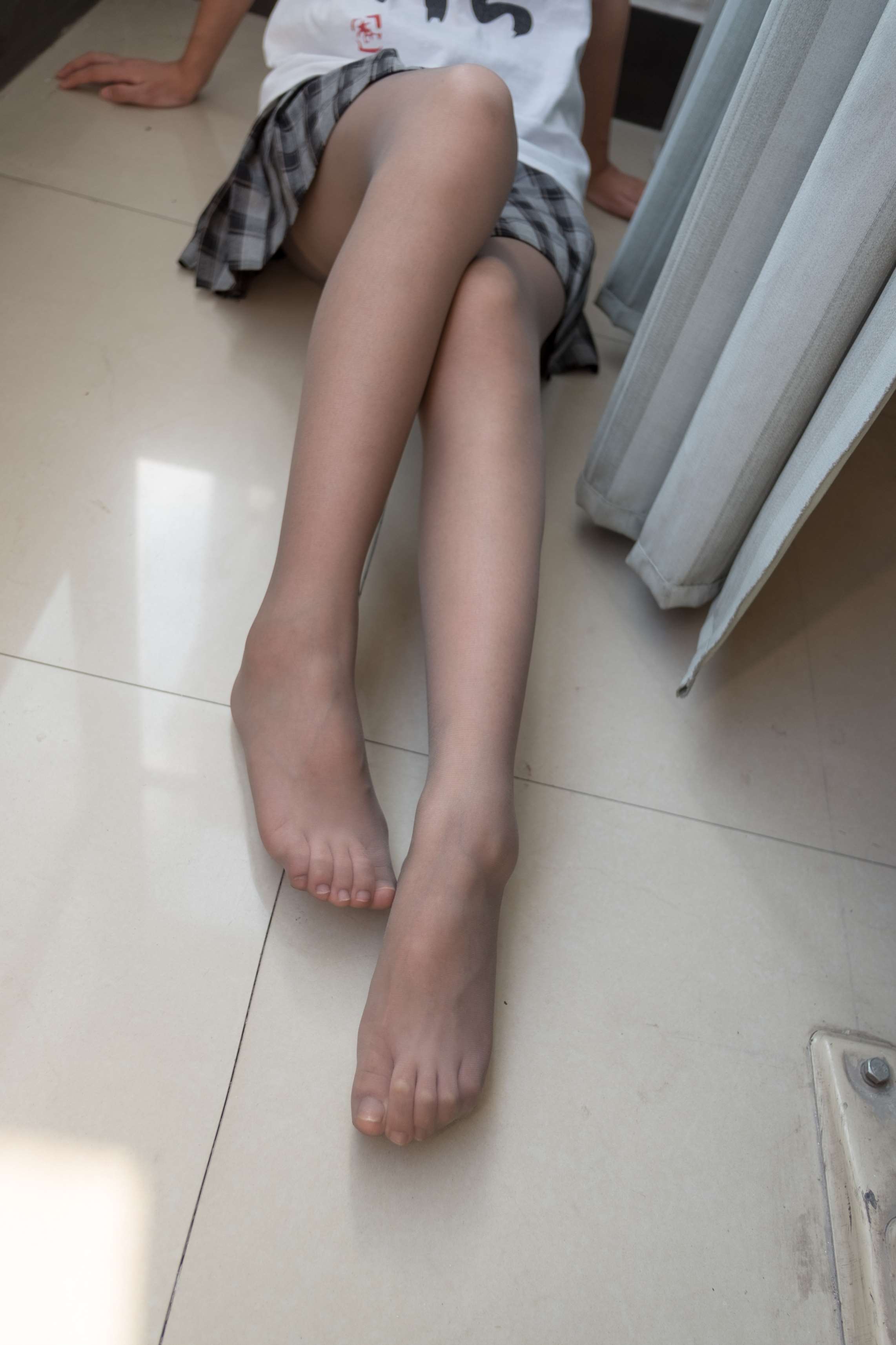 R15-037 教室灰丝美脚 [120P-702MB]