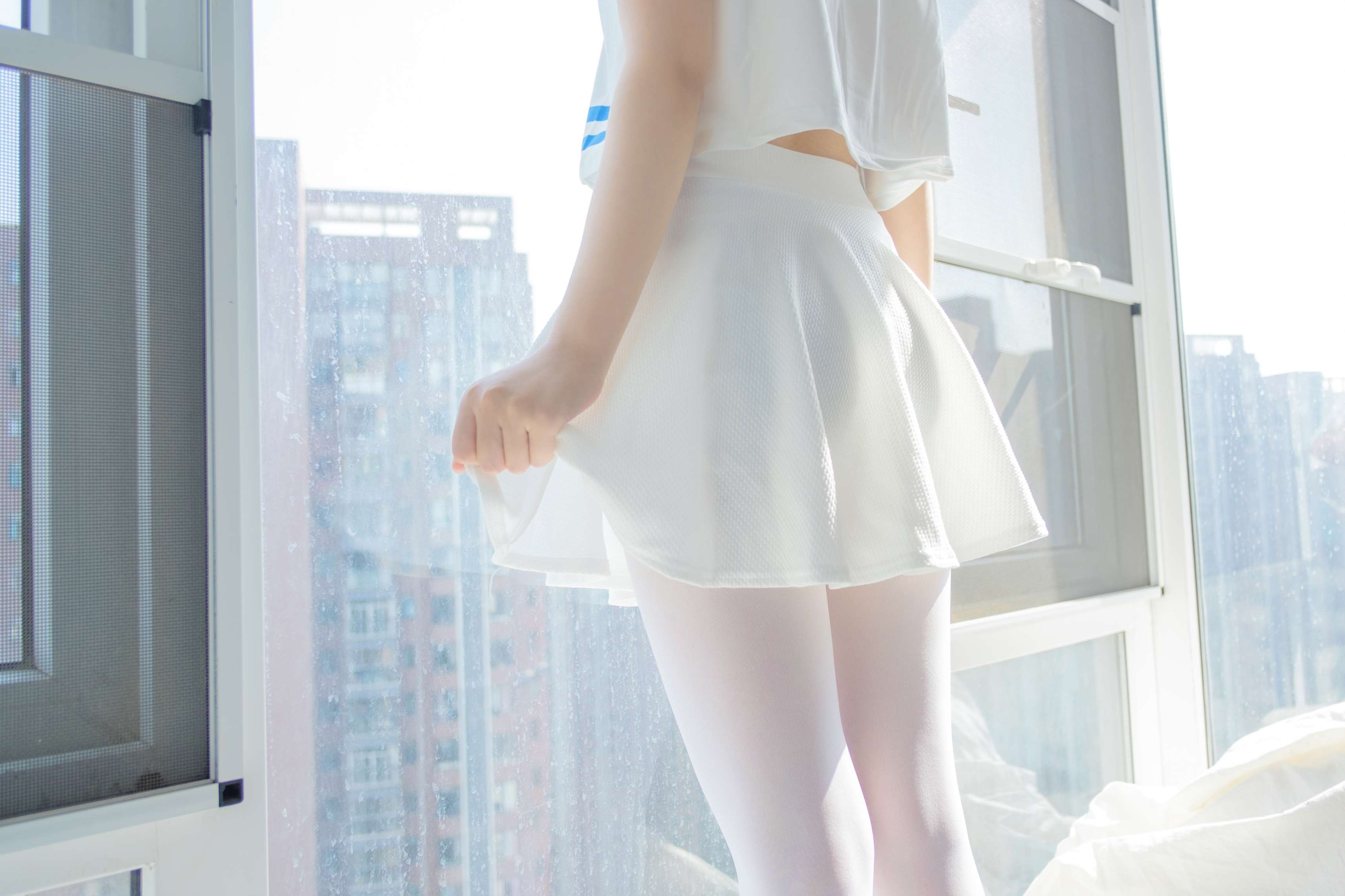 R15-004 纯白之恋 [111P-612MB]