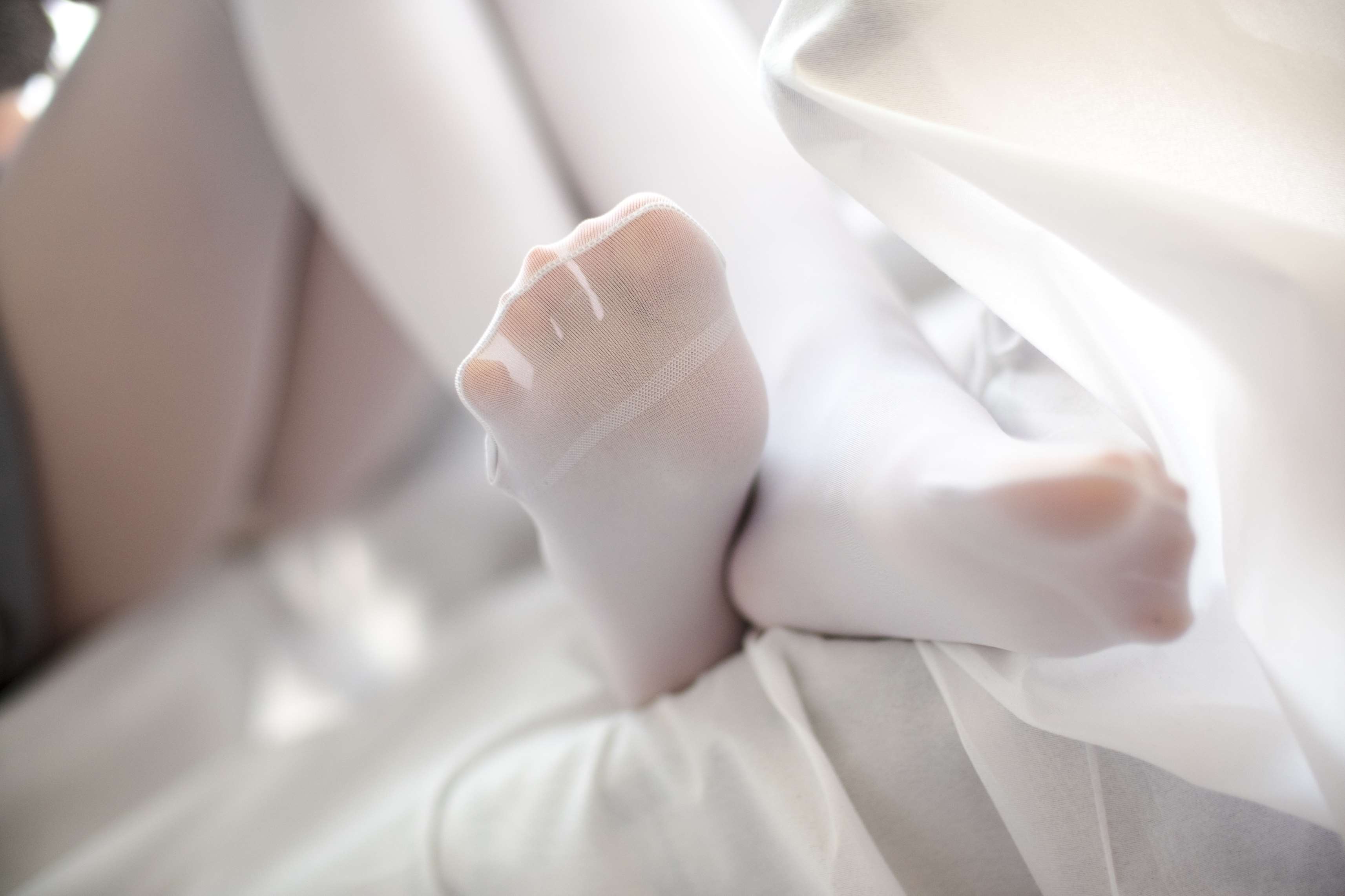 R15-045 白丝学妹休憩空间 [109P-545MB]