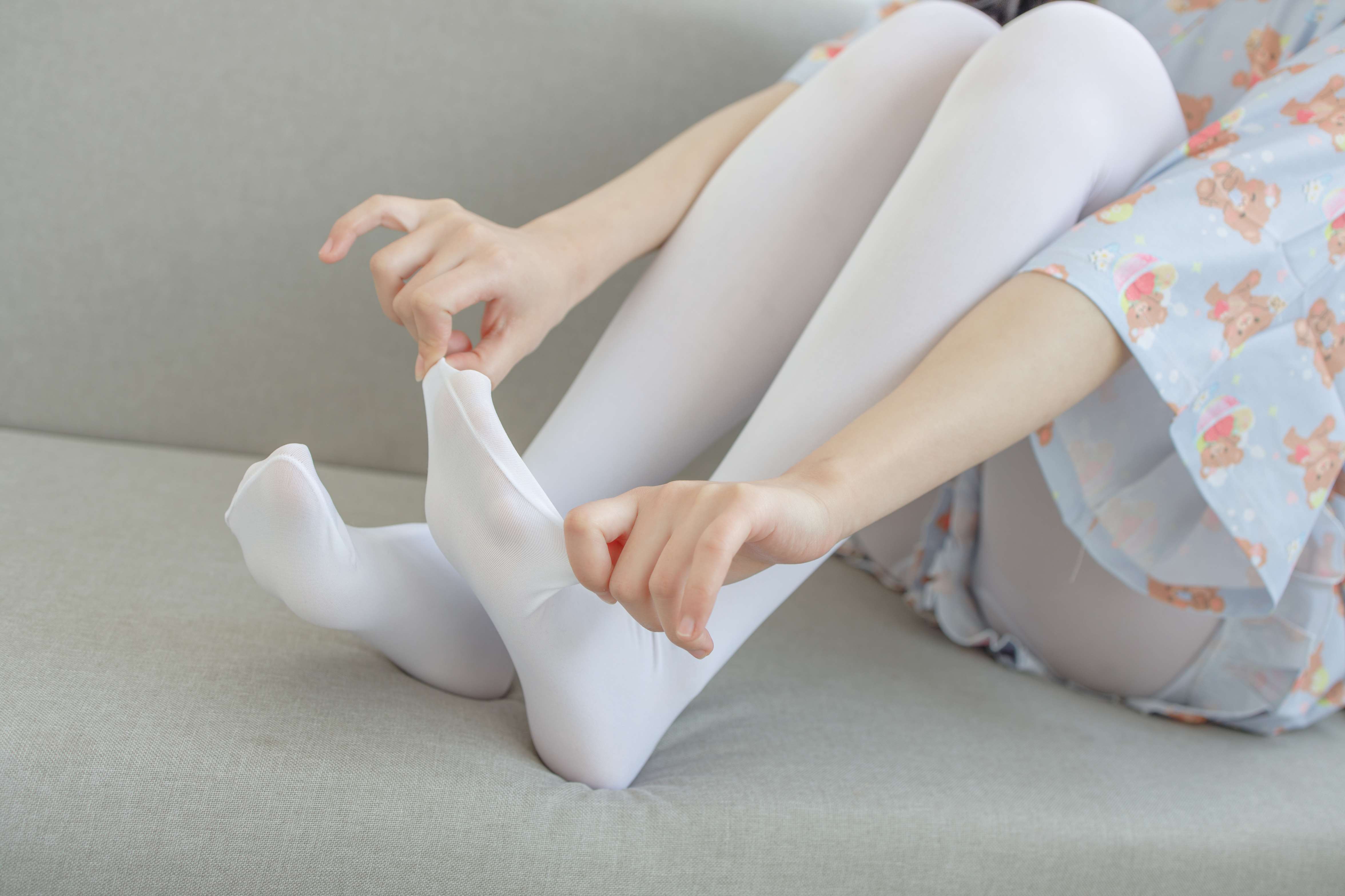 内部-006 沙发上诱人的白丝美少女 [113P1V3.61G]