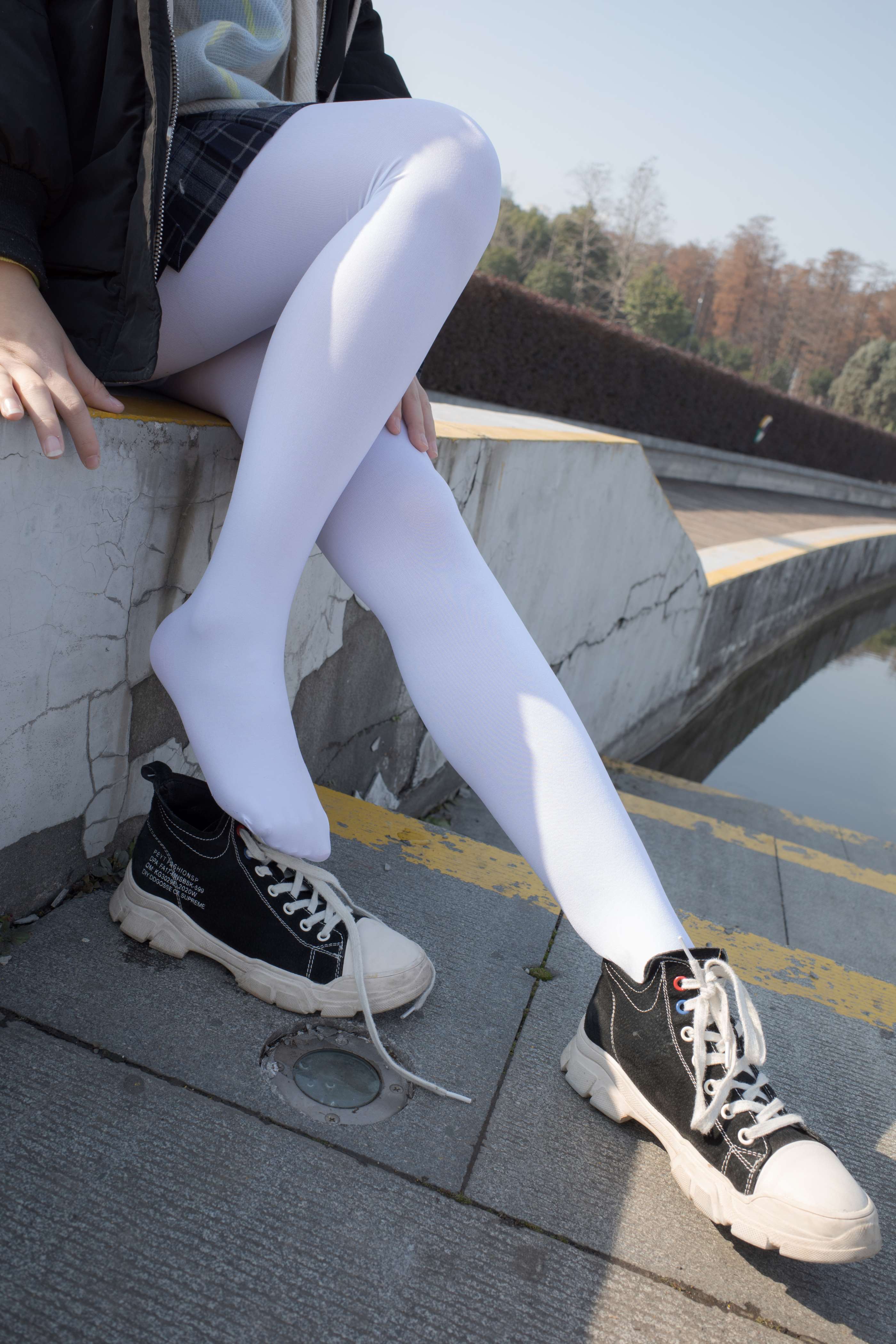 有料 NO.022 小茵 户外公园帆布鞋白丝 [84P／1.09G]