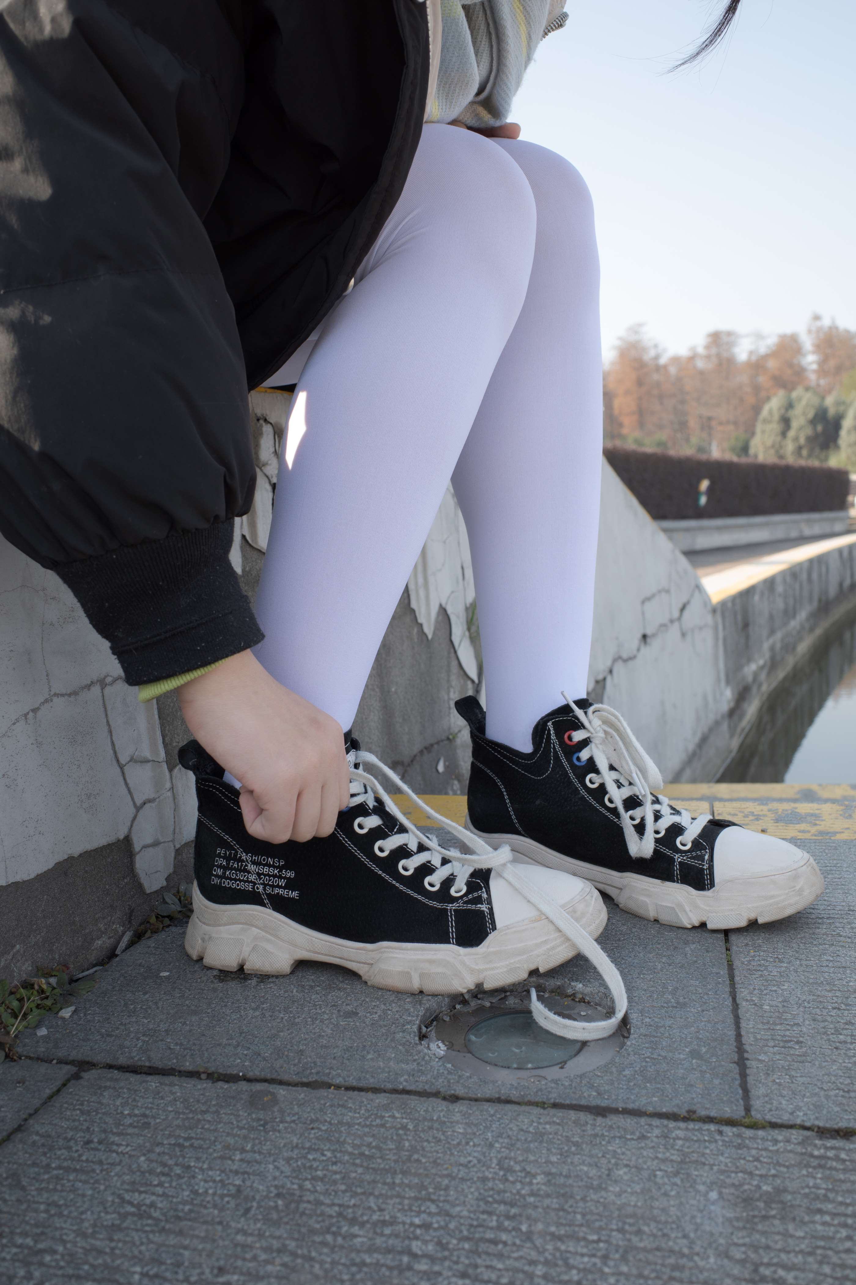 有料 NO.022 小茵 户外公园帆布鞋白丝 [84P／1.09G]