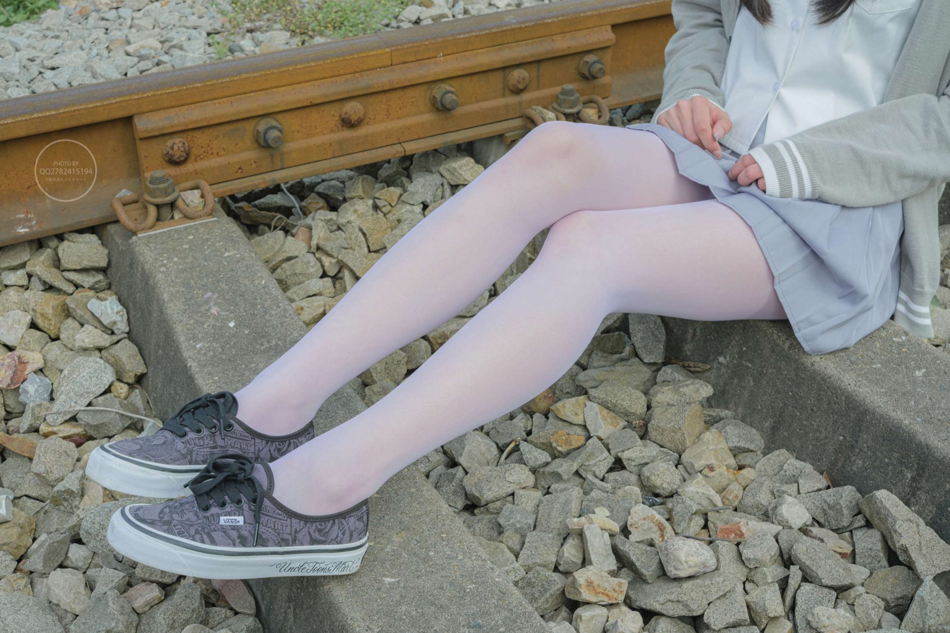 有料 NO.038 吸吸 铁轨边的JK白丝美少女 [60P-764MB]