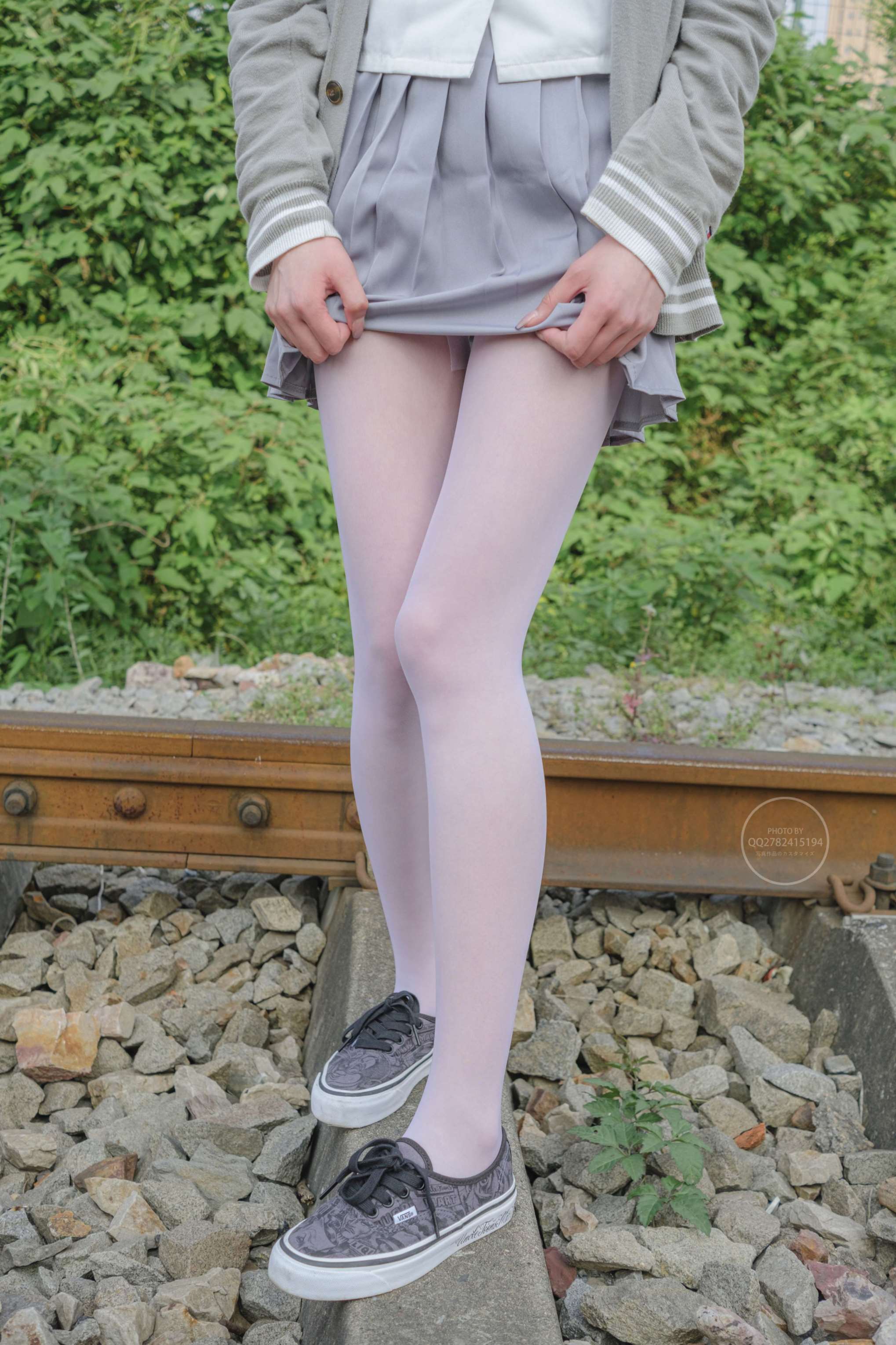 有料 NO.038 吸吸 铁轨边的JK白丝美少女 [60P-764MB]