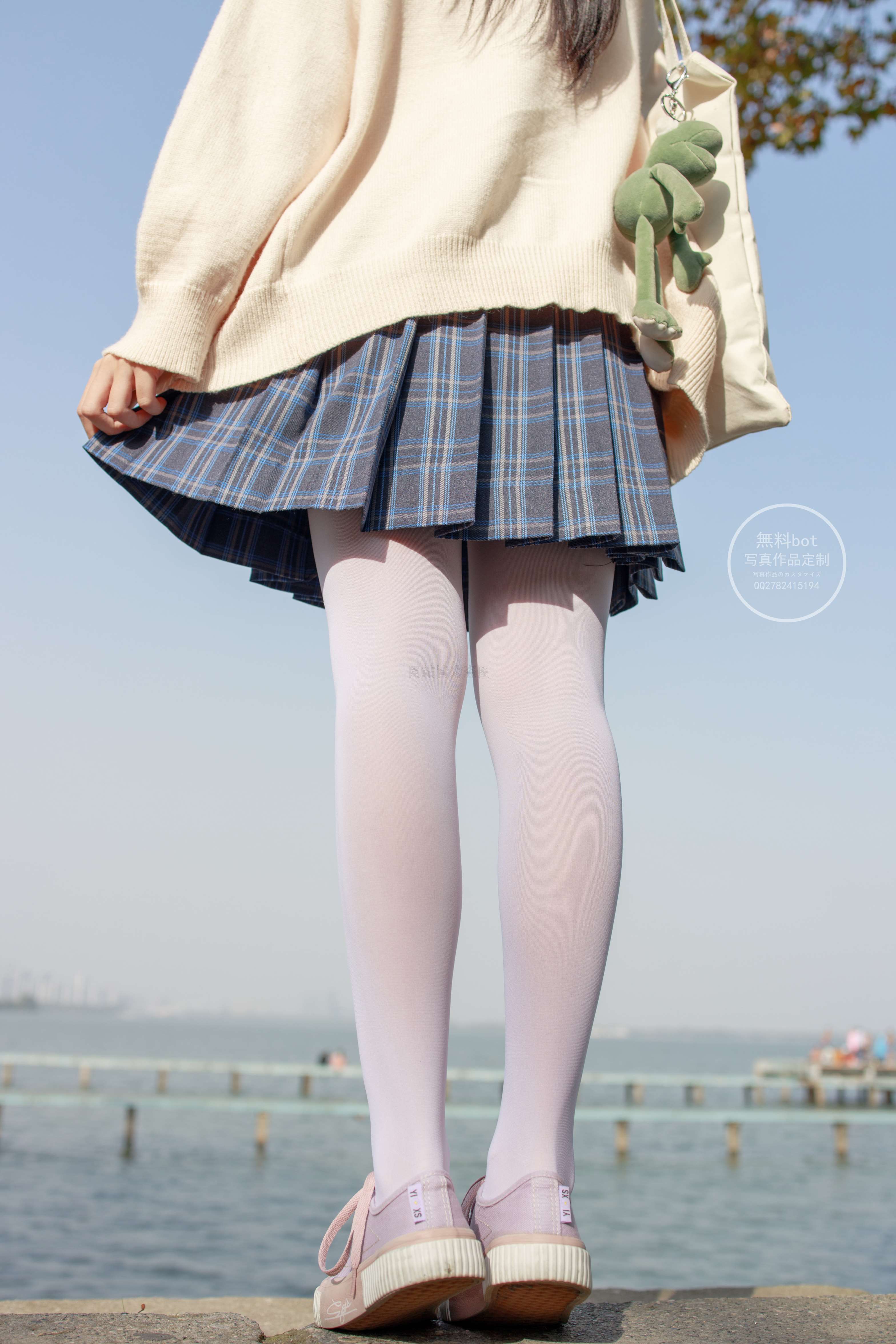 有料 NO.004 依依 湖边JK白丝 [76P／984MB]