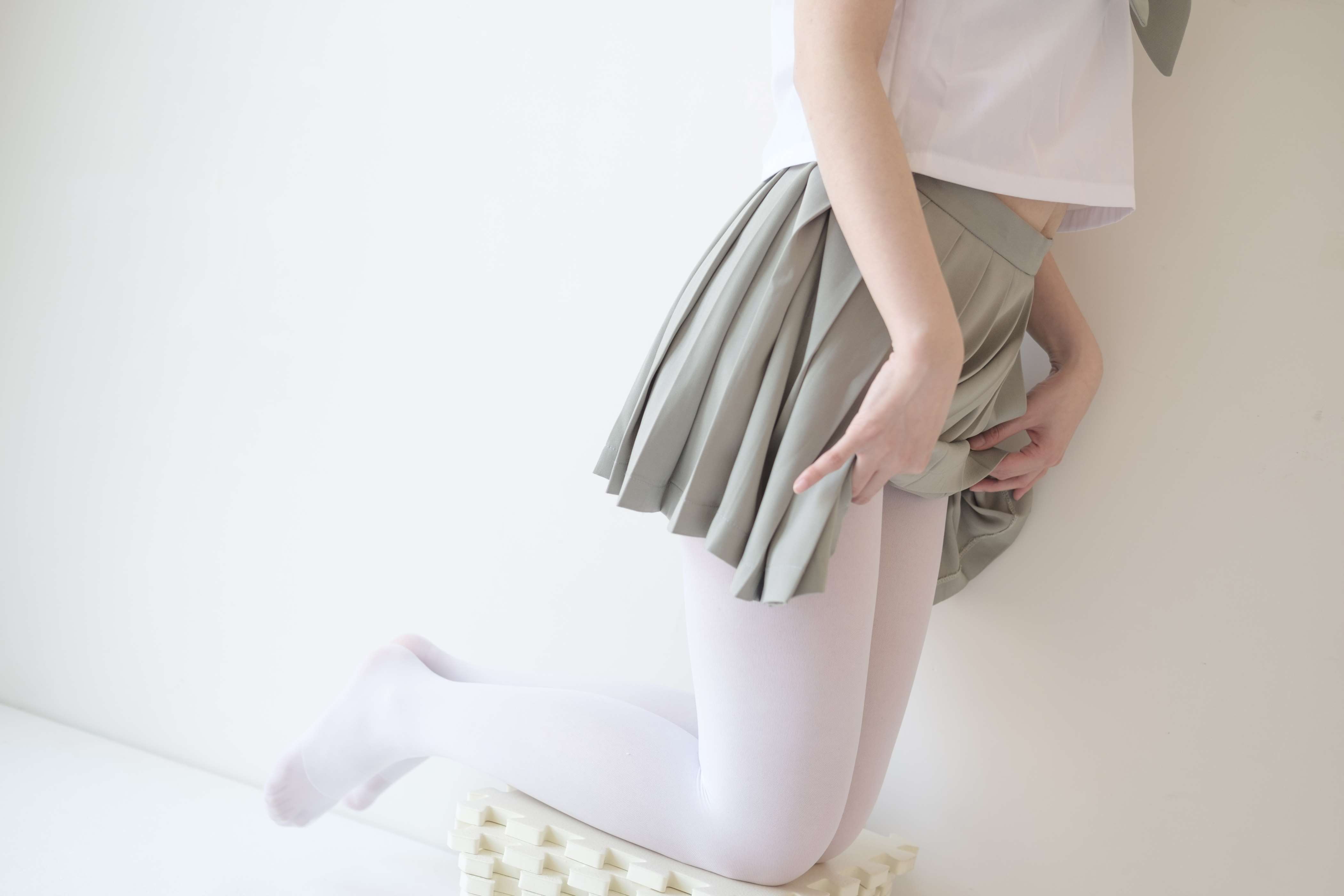 X-016 白丝纯情 [136P1V-1.57GB]