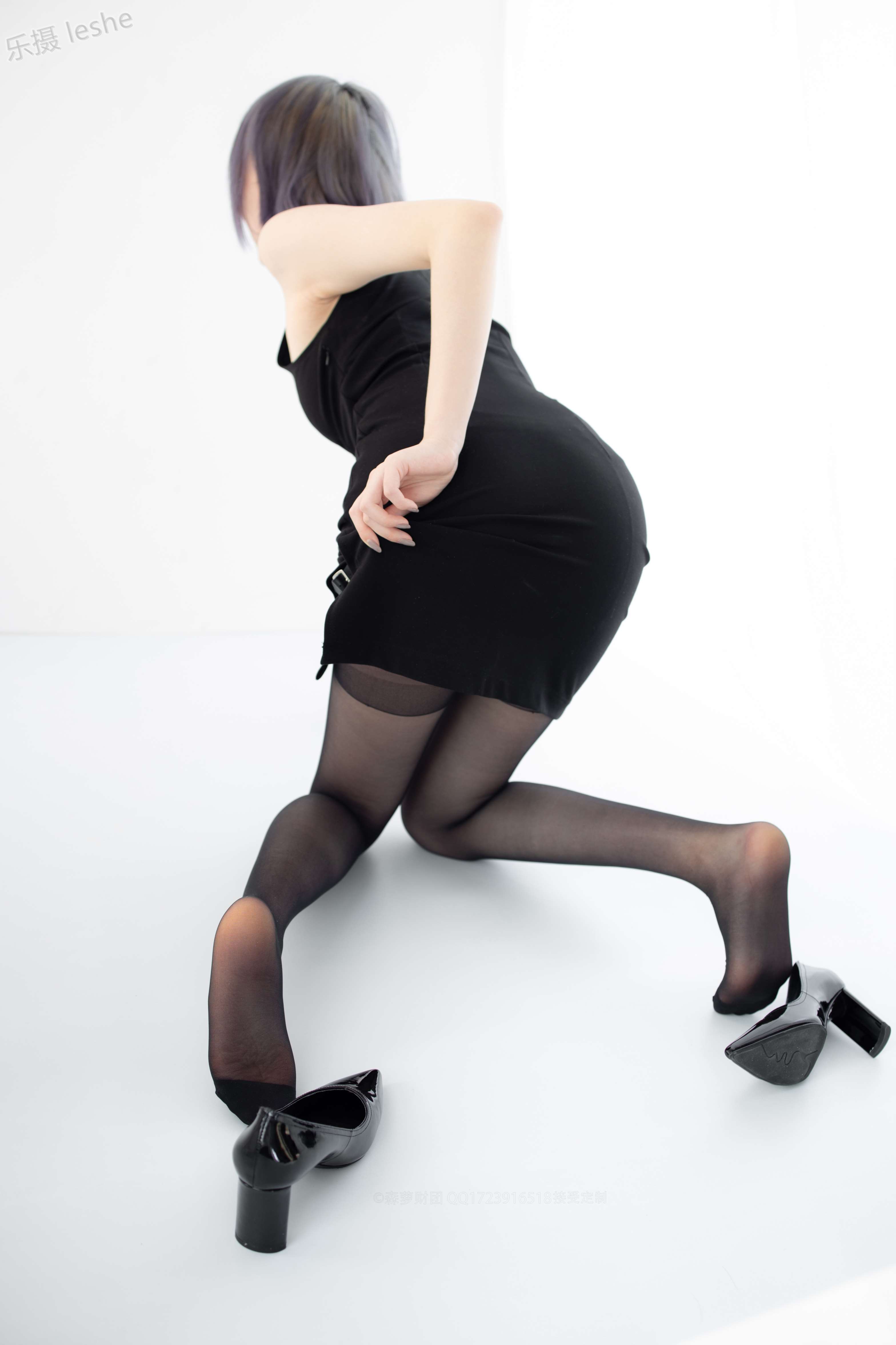 X-051 20D黑丝踩物 [111P1V-2.56GB]