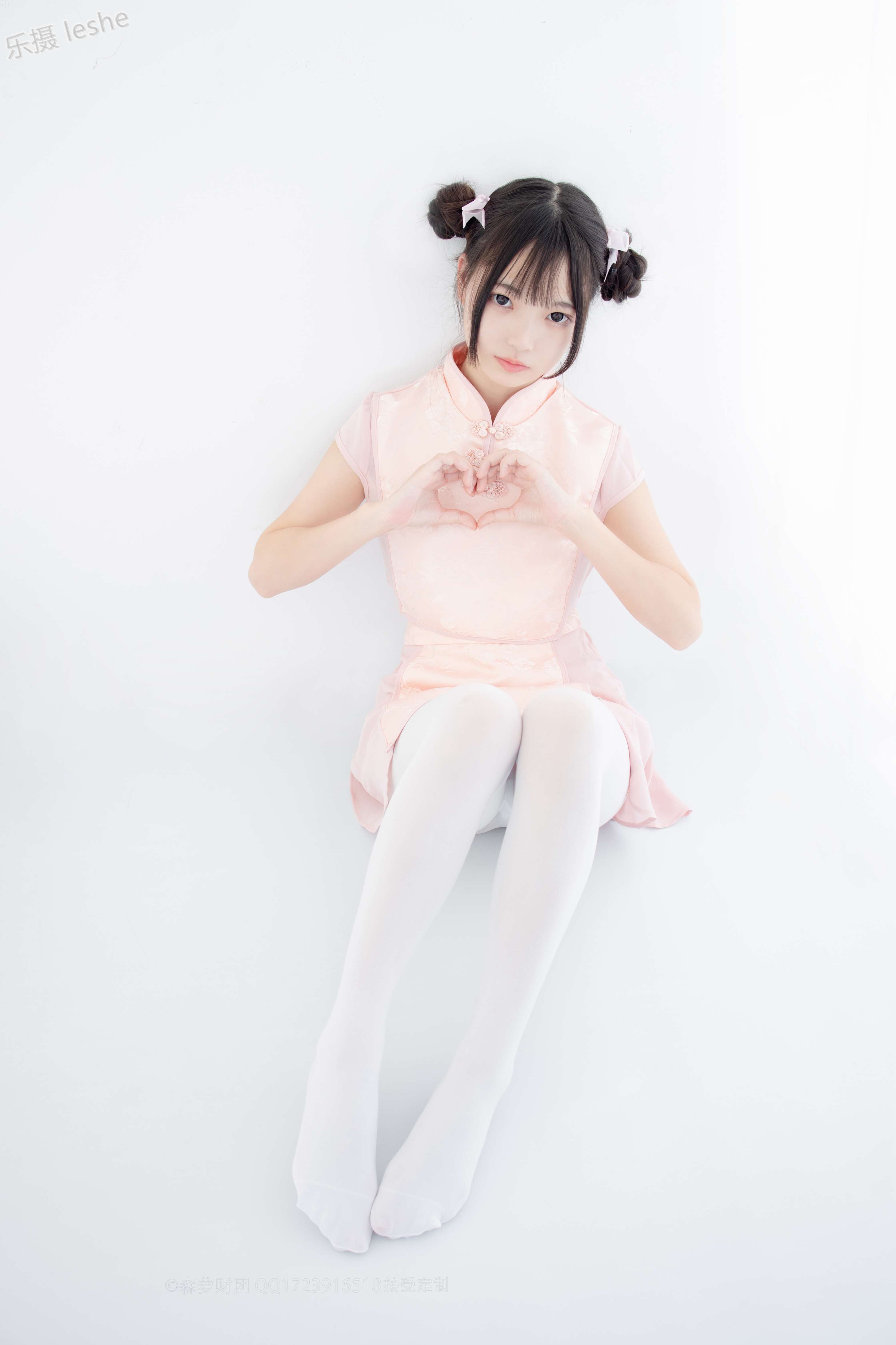 X-052 80D白丝踩物 [66P1V-1.76GB]