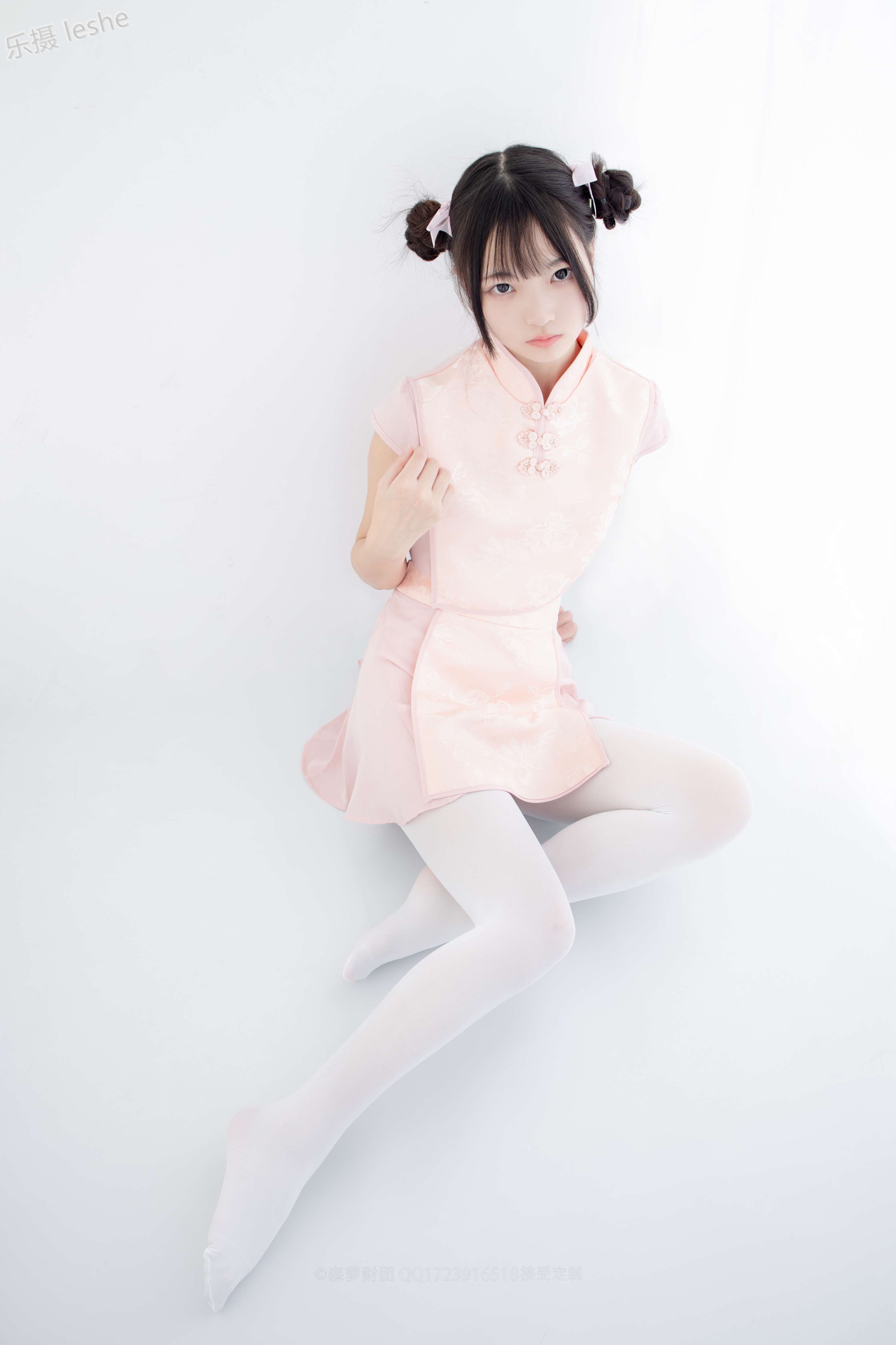 X-052 80D白丝踩物 [66P1V-1.76GB]