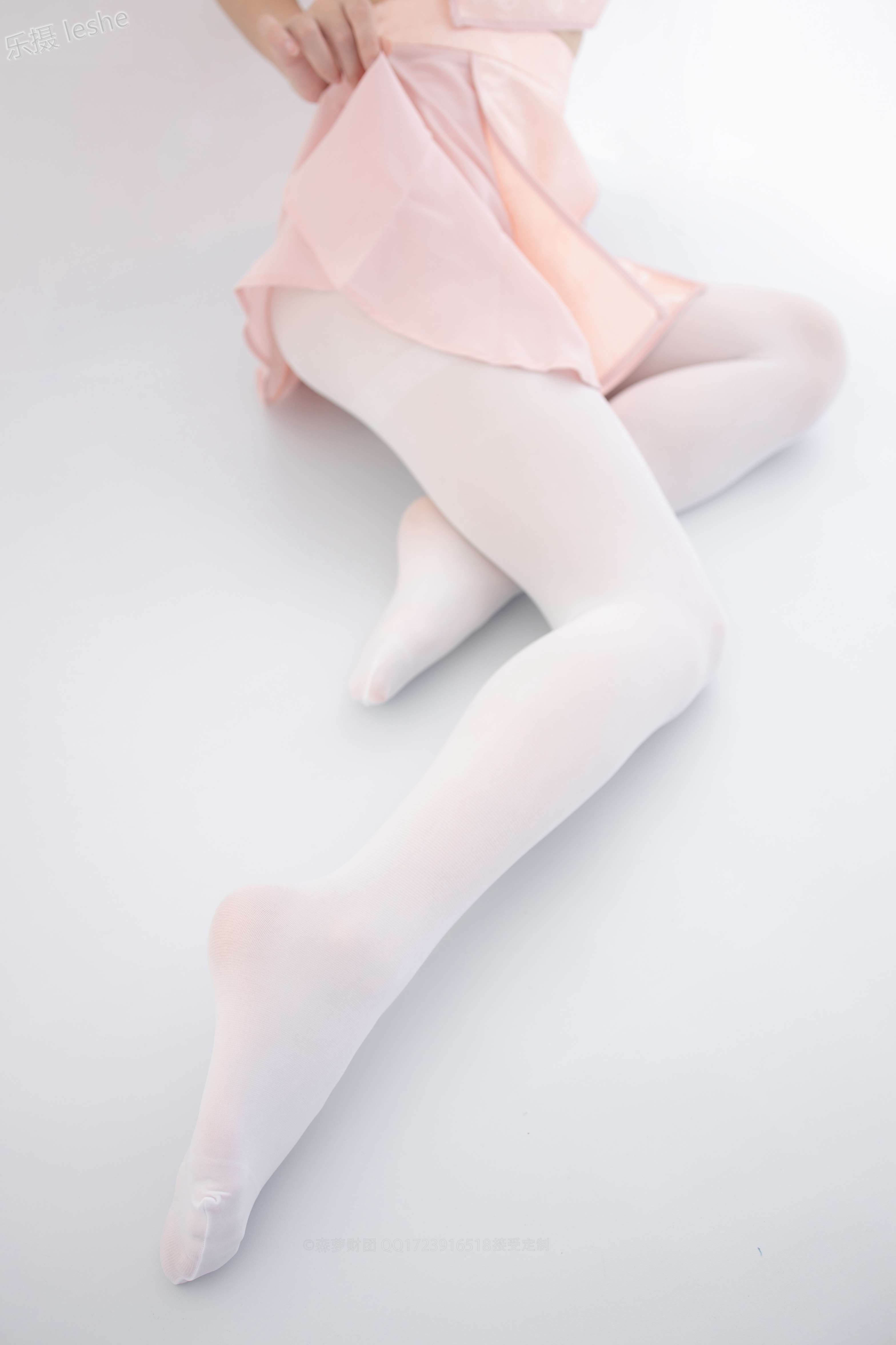 X-052 80D白丝踩物 [66P1V-1.76GB]