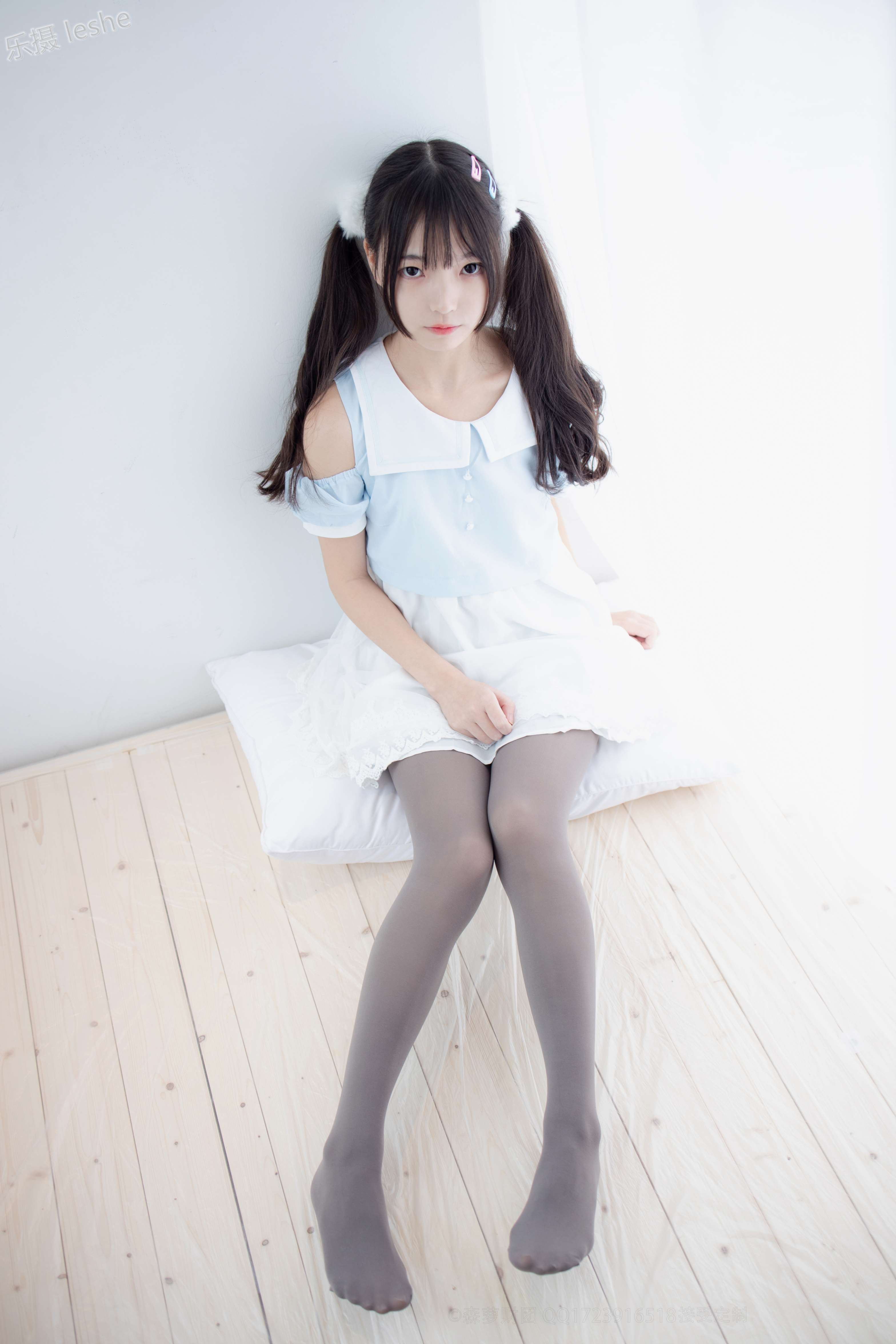 X-054 80D灰丝踩物 [86P1V-2.18GB]