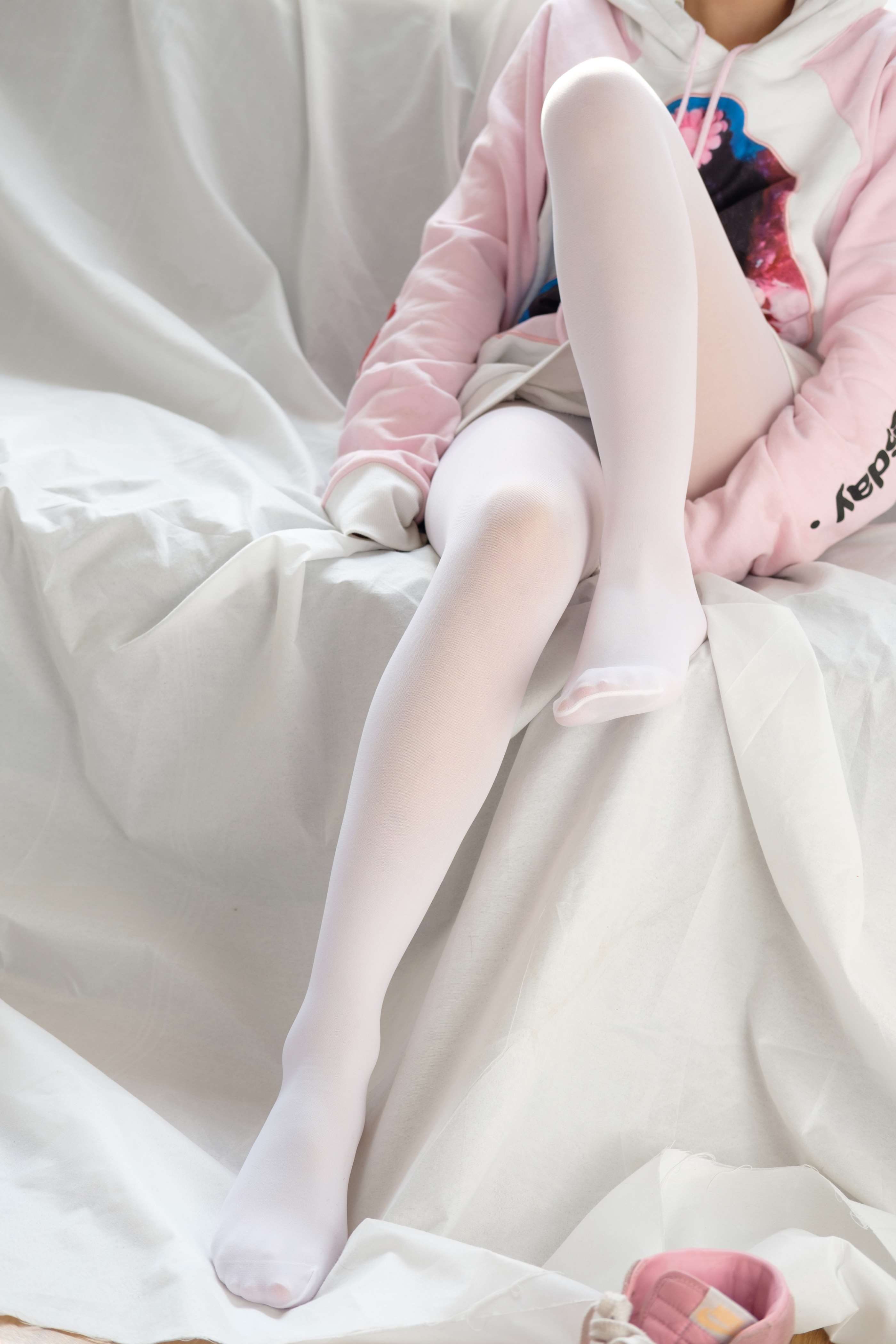 X-009 粉嫩粉嫩的丝秀 [120P1V-1.49GB]