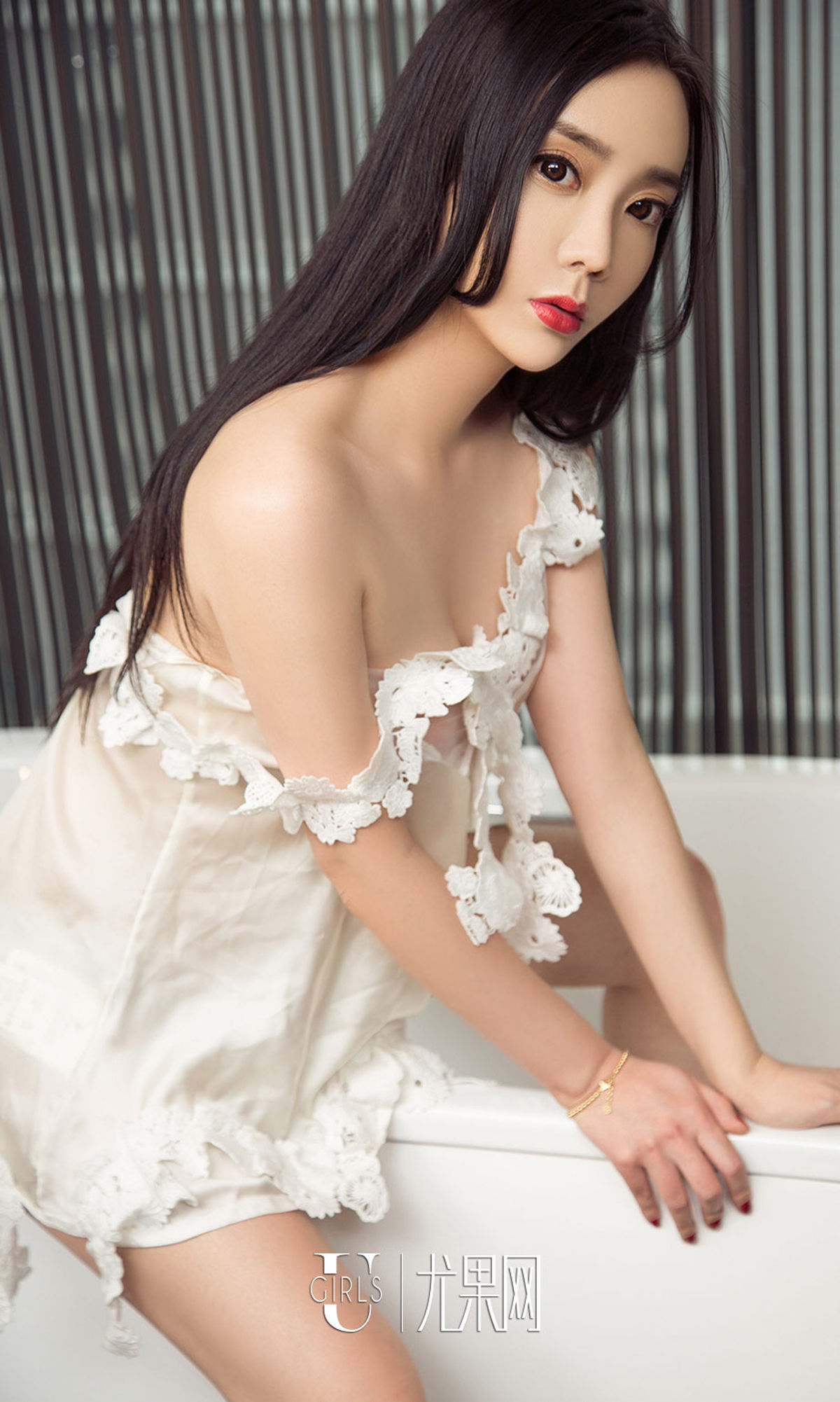 艾米儿《冷艳小女神》 尤果圈 No.1028 [40P]