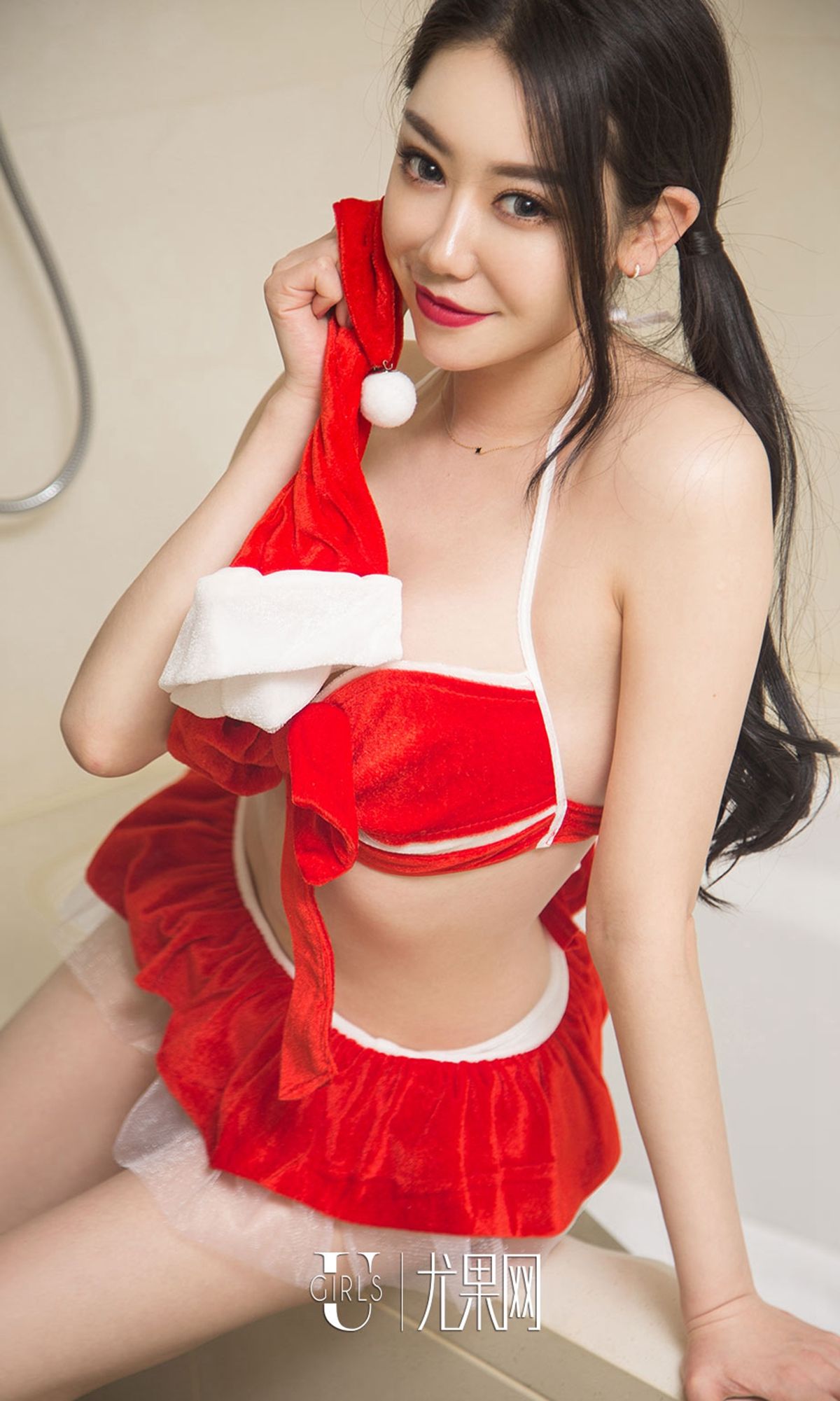 UGirls 爱尤物 No.1313 纯小希&夏雨霏&奶茶Emily 红色的祝福 [35P] 插图8