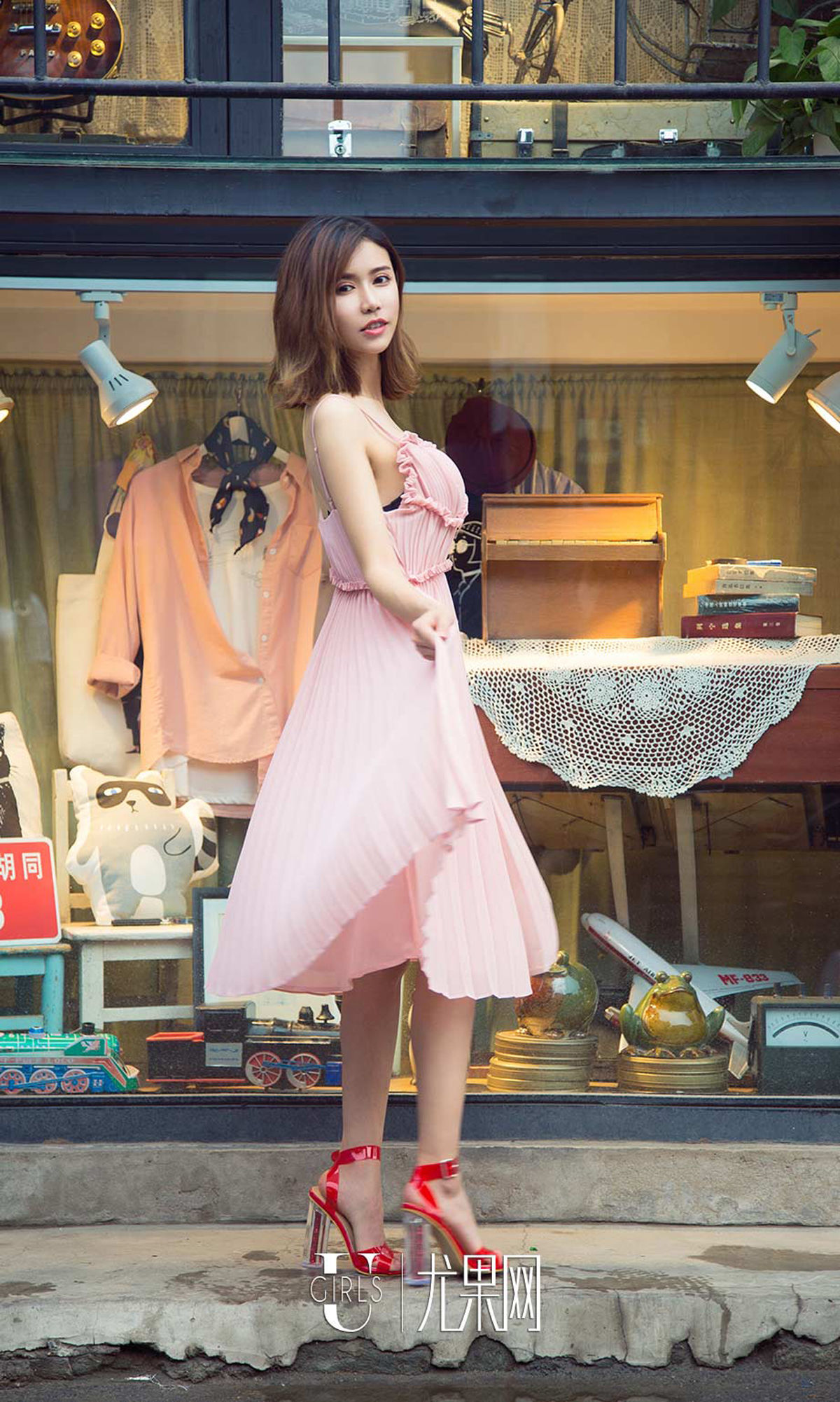 田小燕《夏天里的少女》 尤果圈 No.1101 [35P]