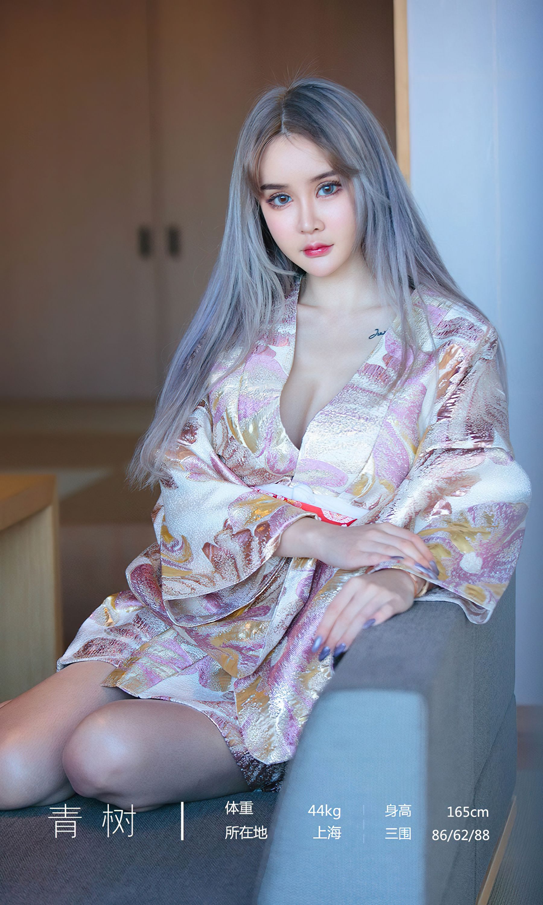 UGirls 爱尤物 No.2440 青树 枫最红时 [35P]