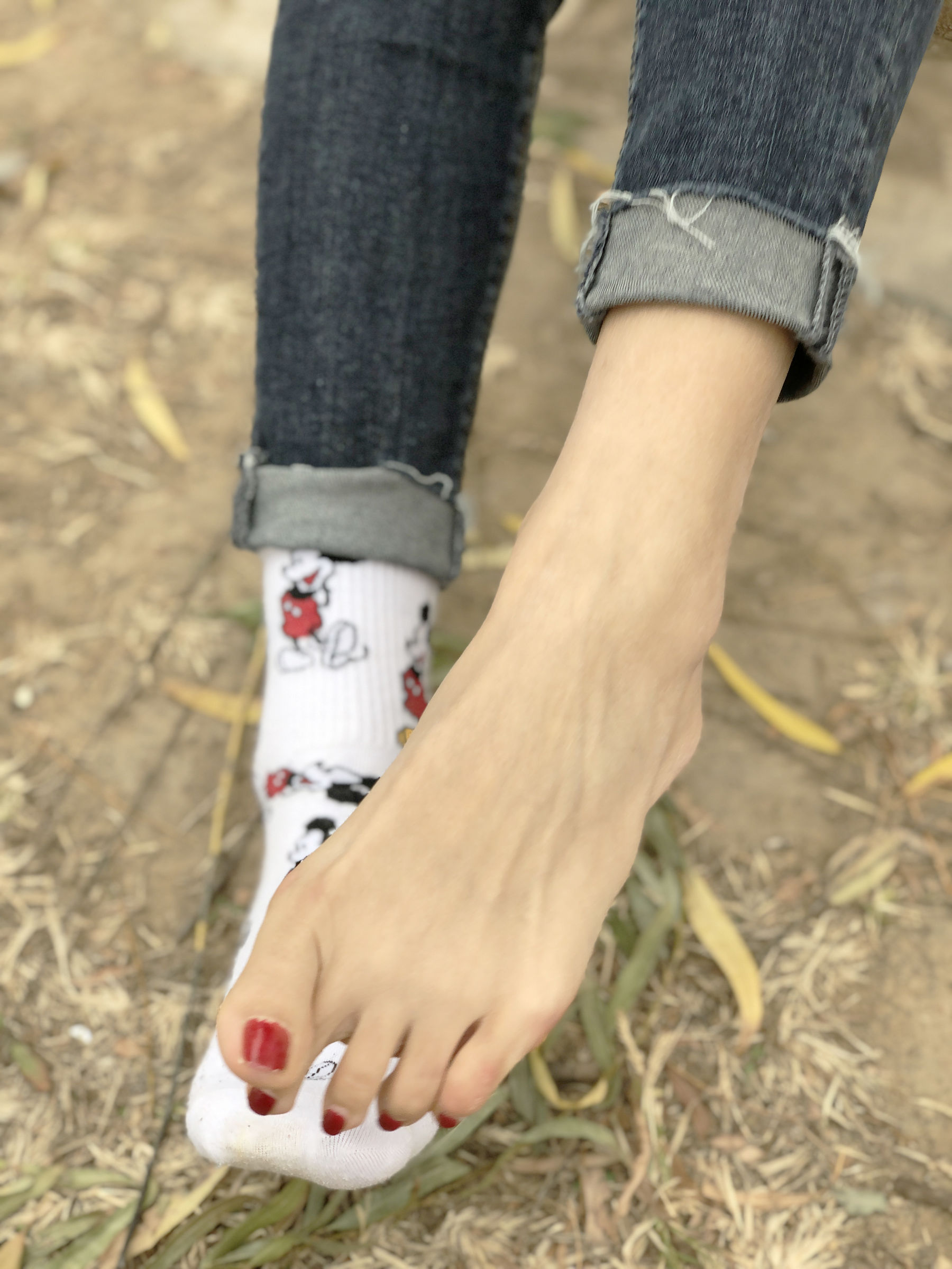 安乔乔儿(Nia乔乔) No.010 红甲裸足 [129P]