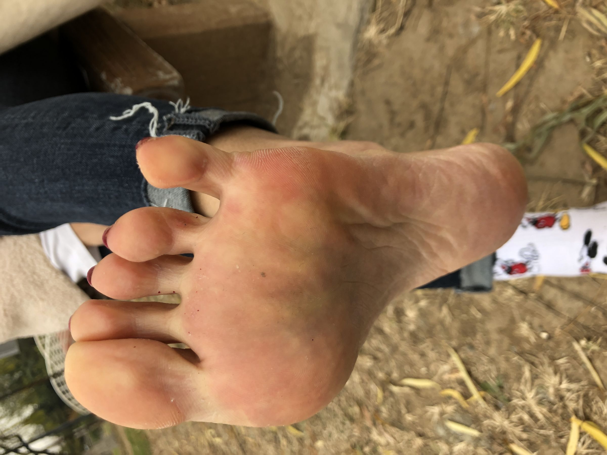 安乔乔儿(Nia乔乔) No.010 红甲裸足 [129P]