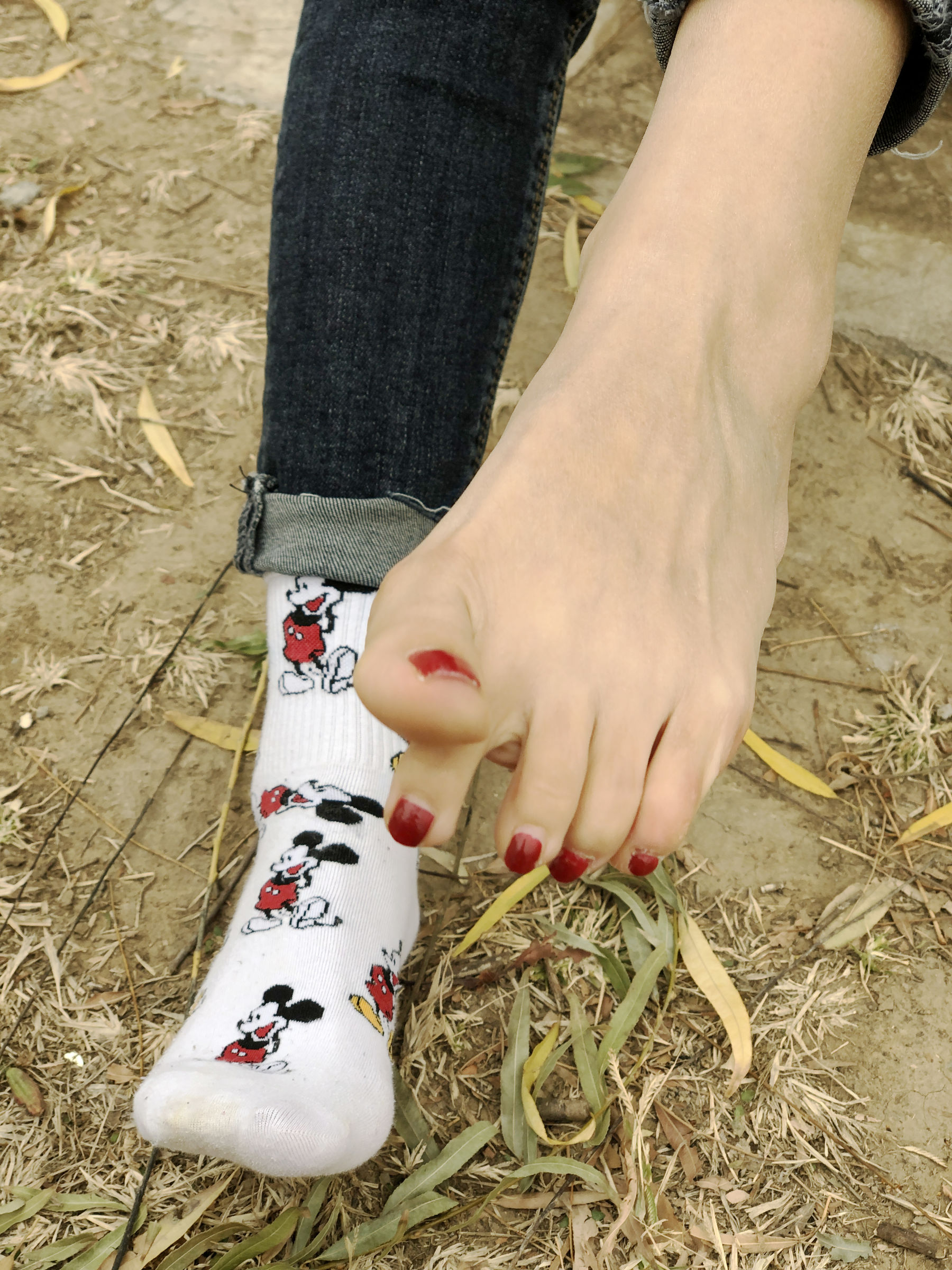 安乔乔儿(Nia乔乔) No.010 红甲裸足 [129P]