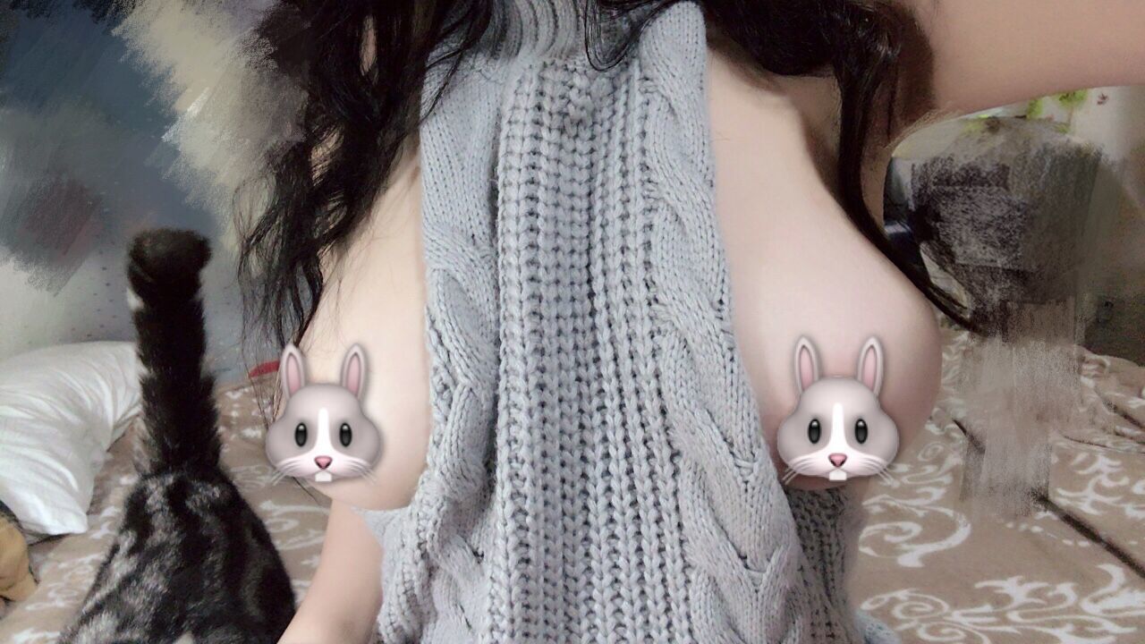 奶兔biubiu – 灰色毛衣 [67P]