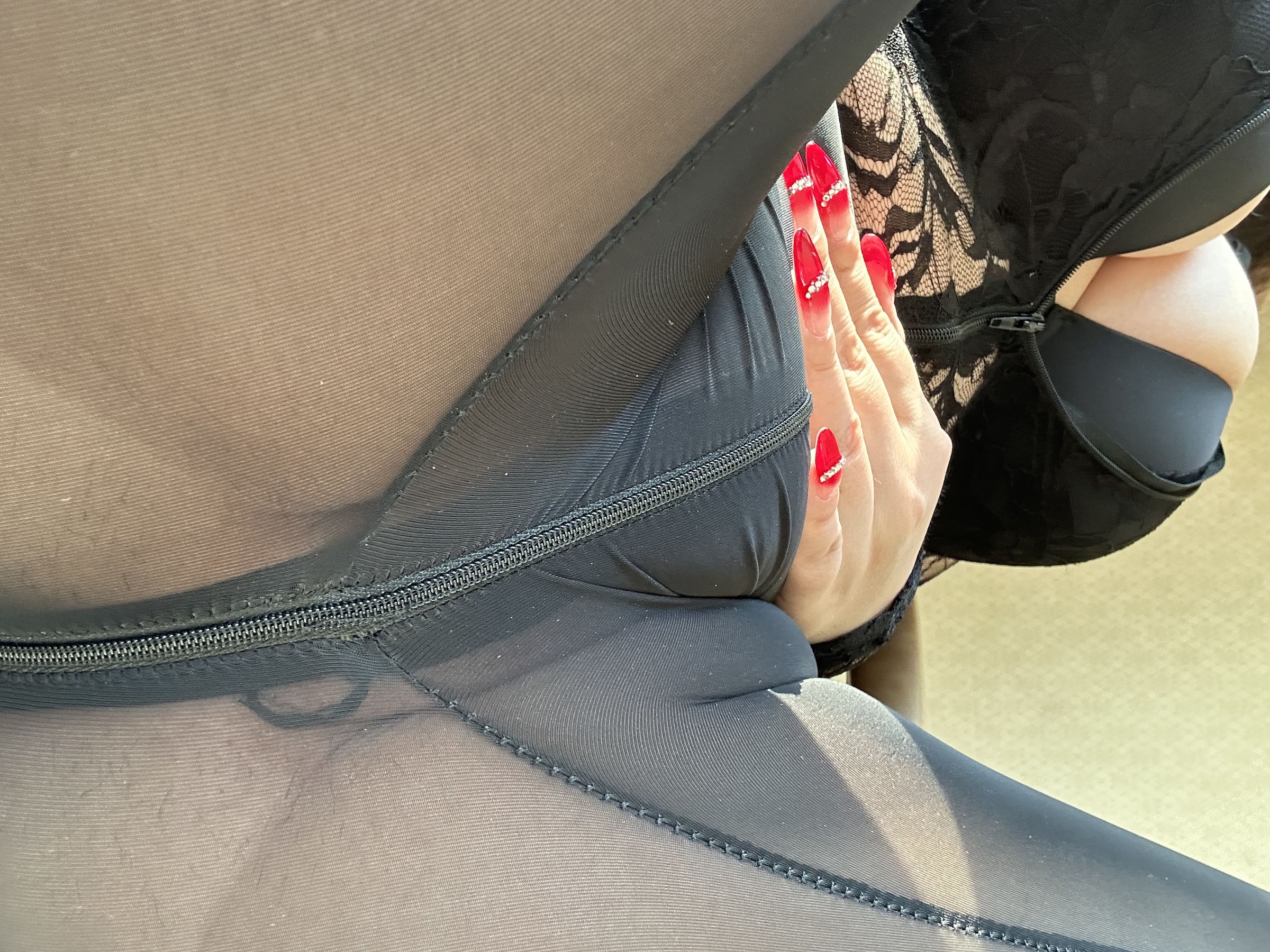 120斤的小王同学 – 黑色蕾丝 [15P]