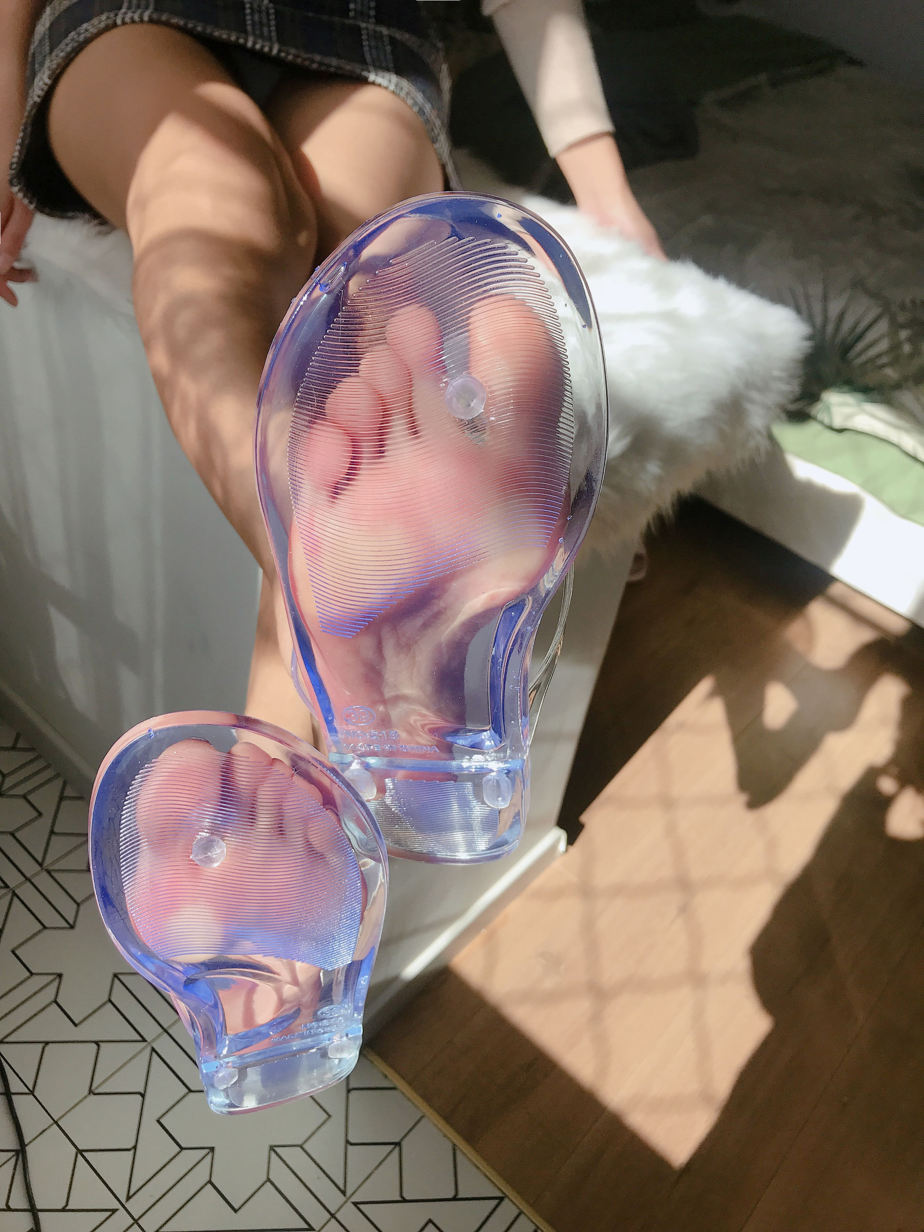 安乔乔儿(Nia乔乔) No.012 泳池裸足 [140P]