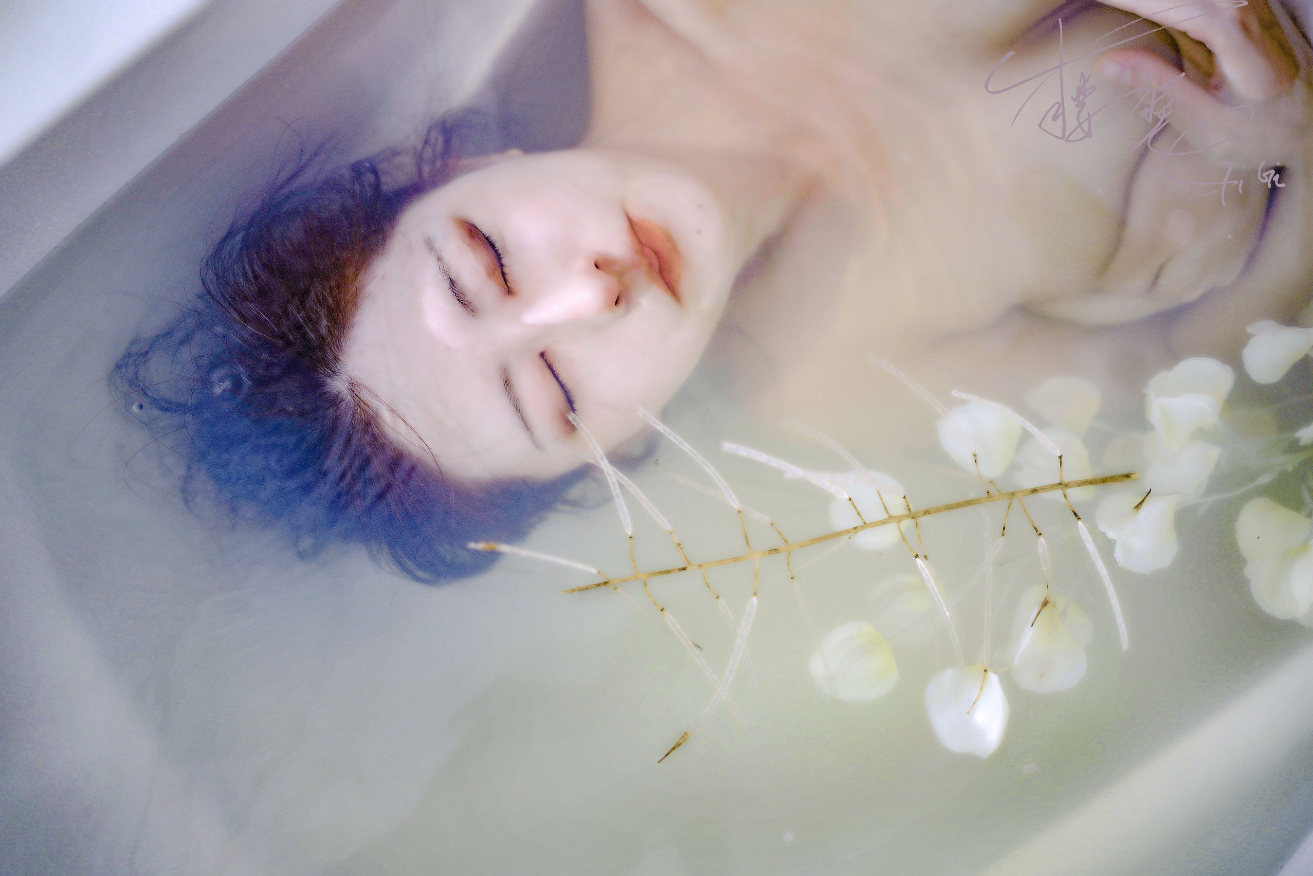 网络红人樱晚gigi – 清衣.池 [25P]