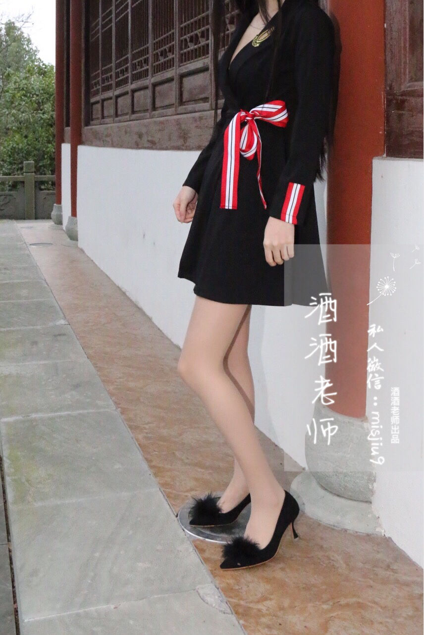 酒酒老师 – 教师培训后的丝足韵事 [48P]