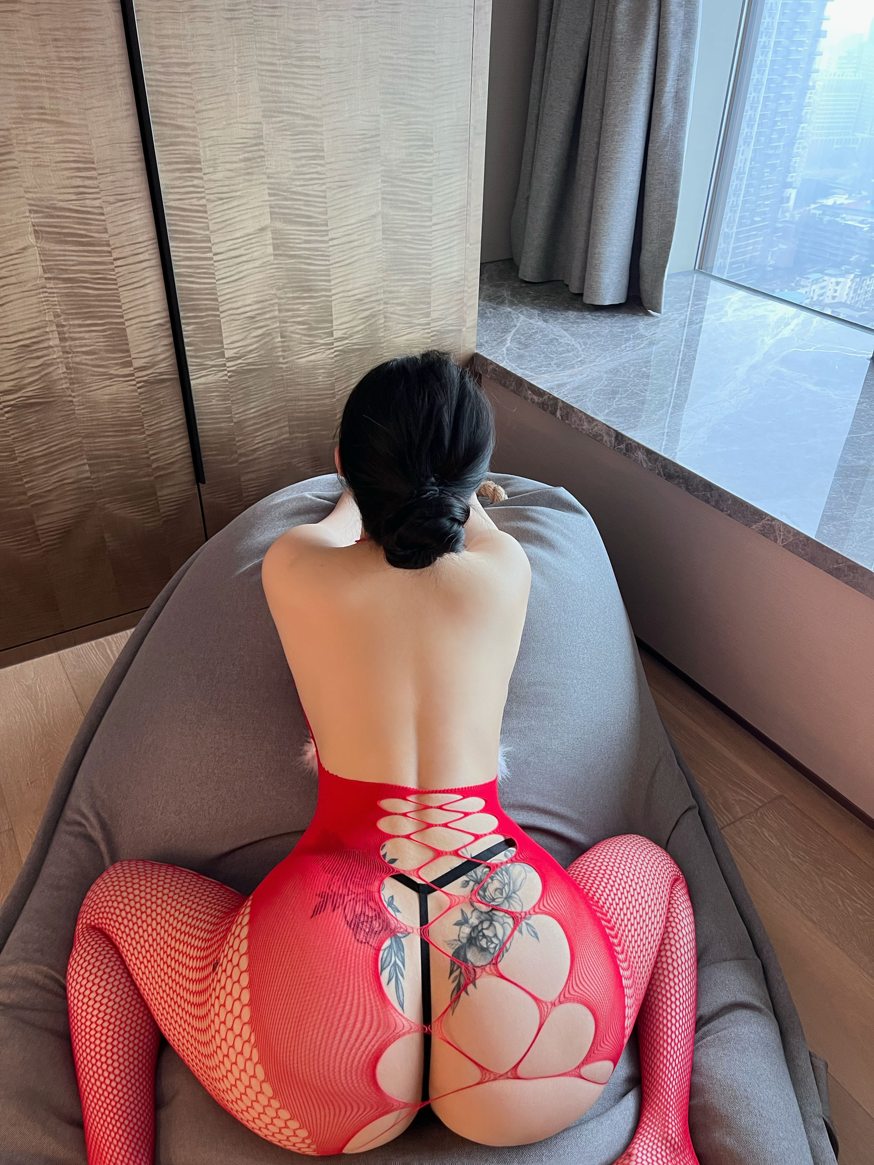 美臀女神左公子666 – 红色渔网 [31P]