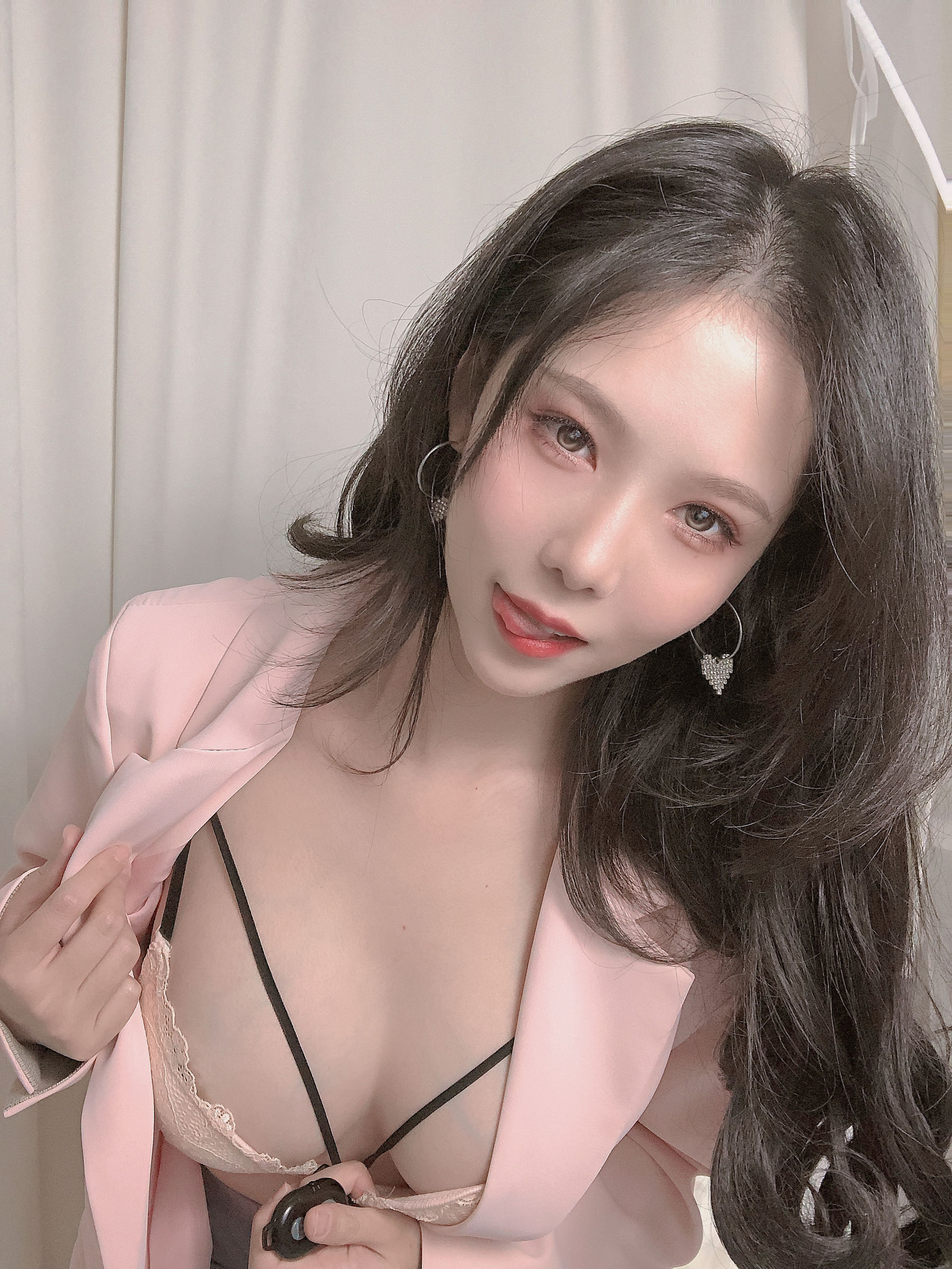 抖娘-利世图集 – 粉色西装 [23P]