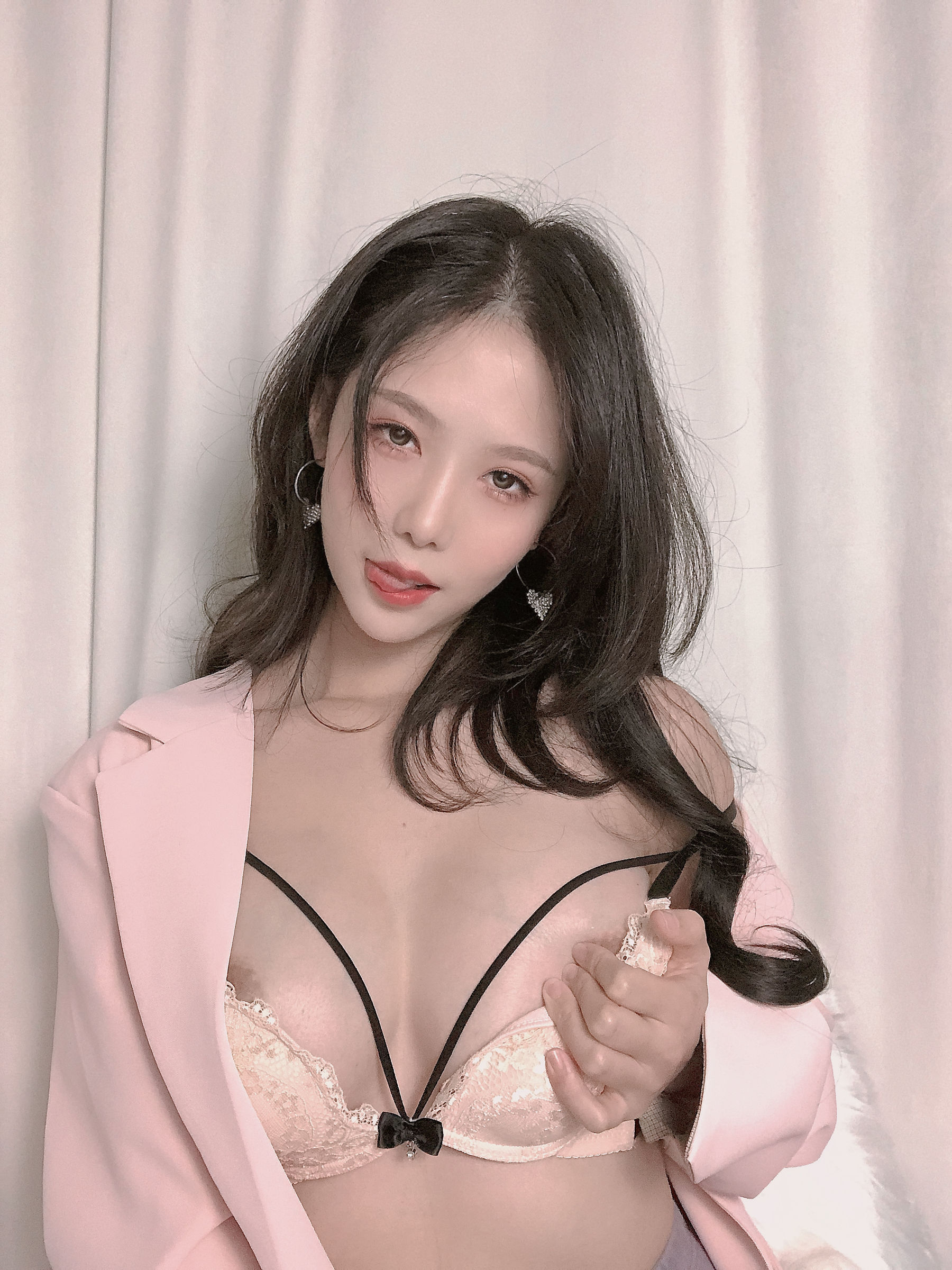 抖娘-利世图集 – 粉色西装 [23P]