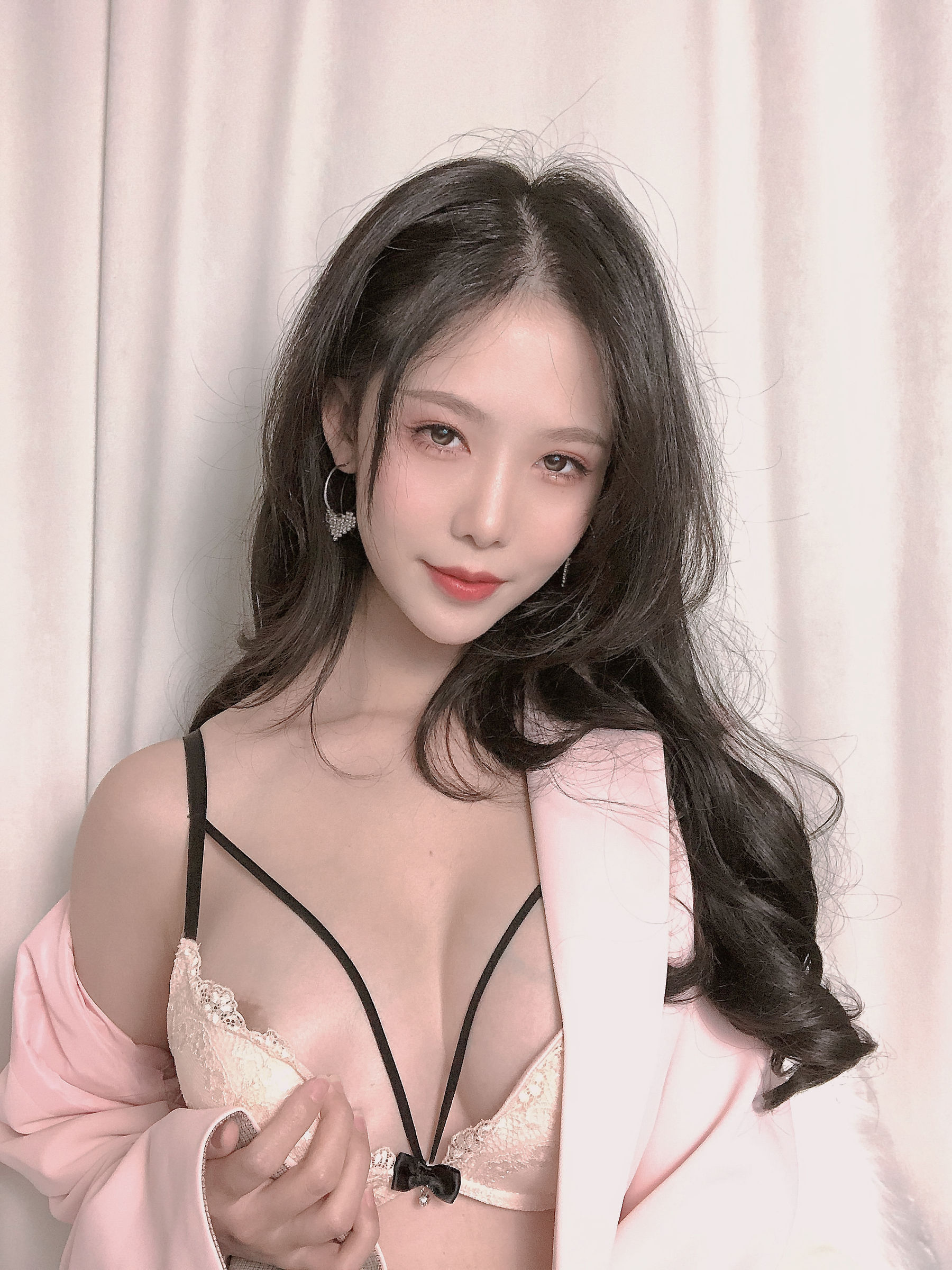 抖娘-利世图集 – 粉色西装 [23P]