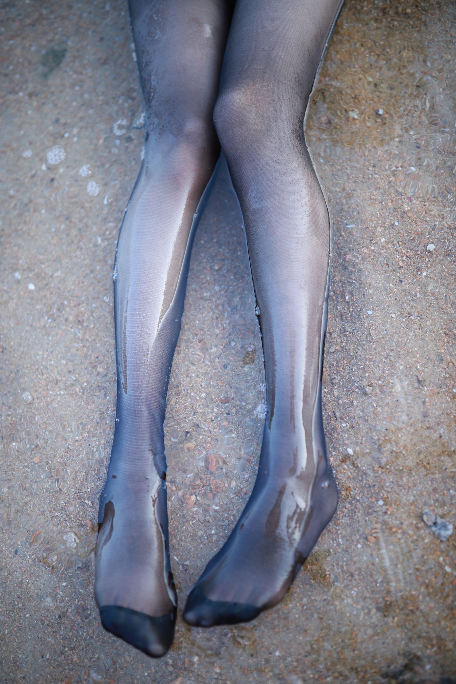 抖娘-利世图集 – 海边黑丝 [20P]