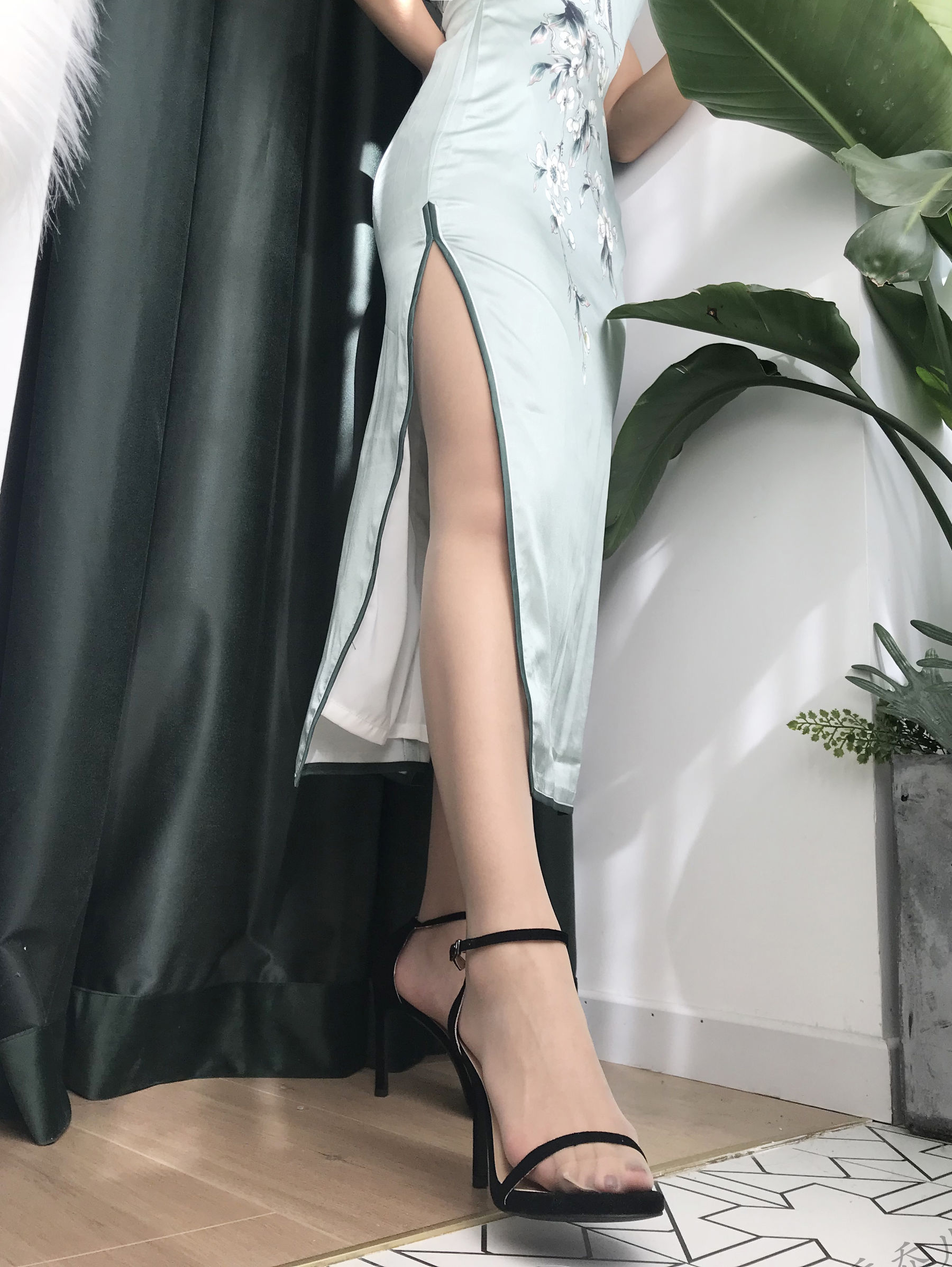 安乔乔儿(Nia乔乔) No.017 安乔乔儿 黑丝旗袍 [110P]