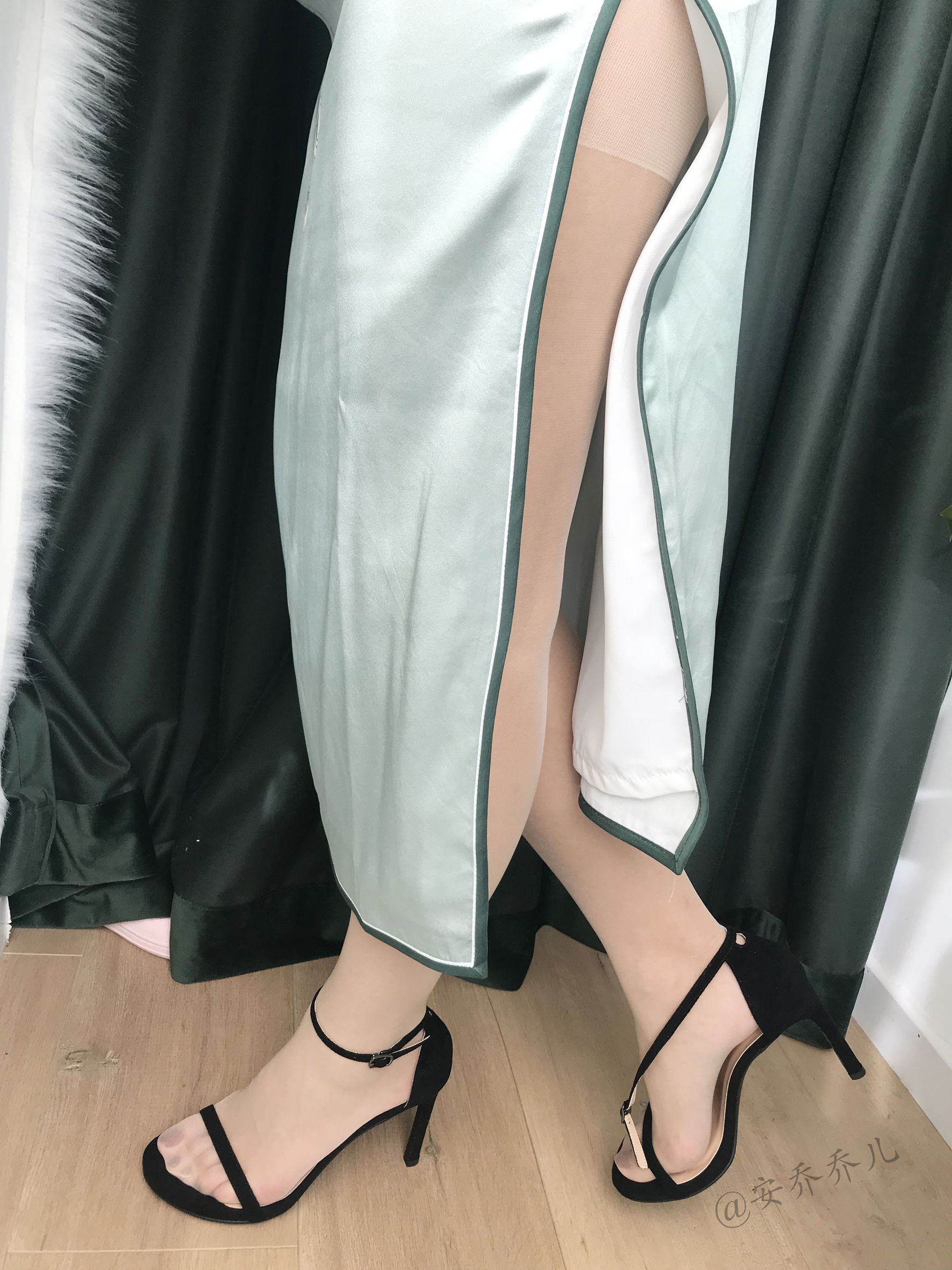 安乔乔儿(Nia乔乔) No.017 安乔乔儿 黑丝旗袍 [110P]